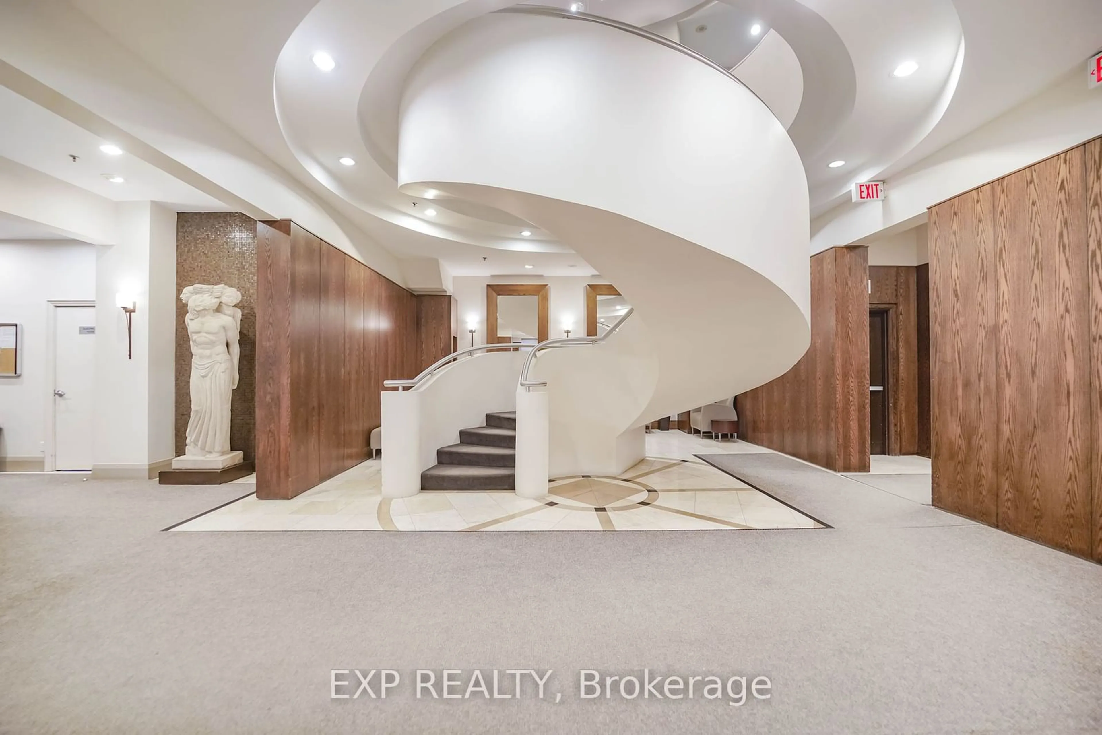 Indoor foyer for 438 Richmond St #1108, Toronto Ontario M5V 3S6