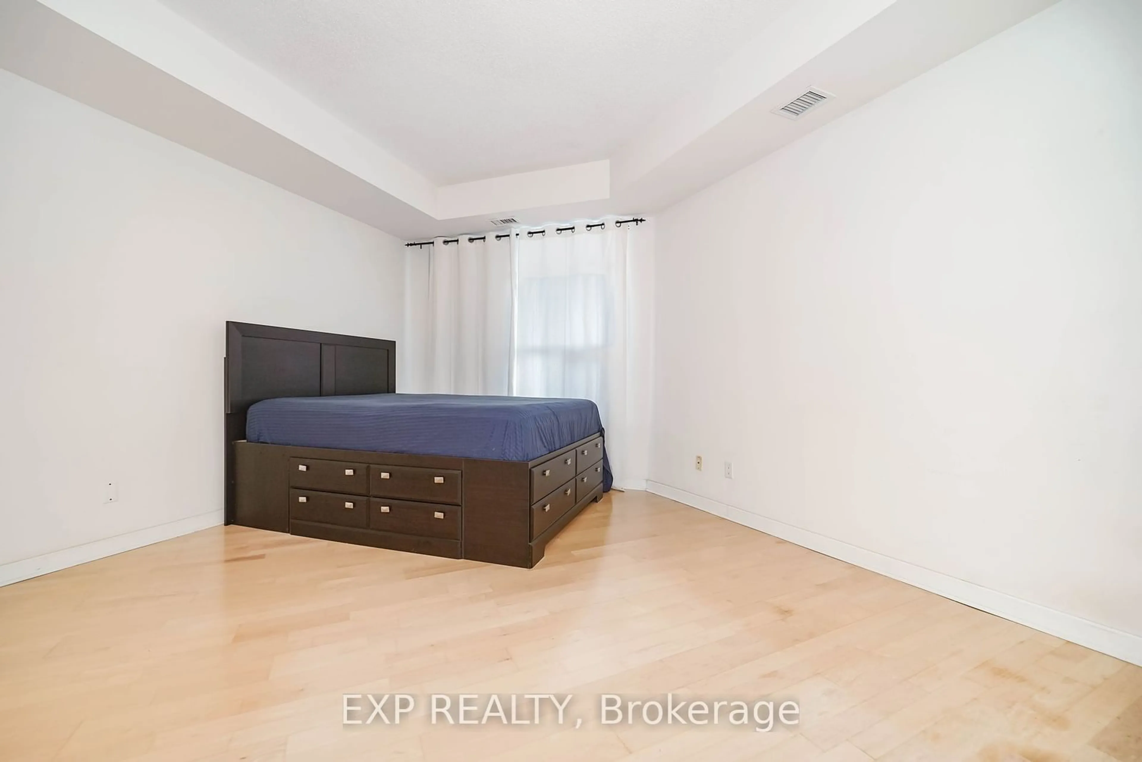 A pic of a room for 438 Richmond St #1108, Toronto Ontario M5V 3S6