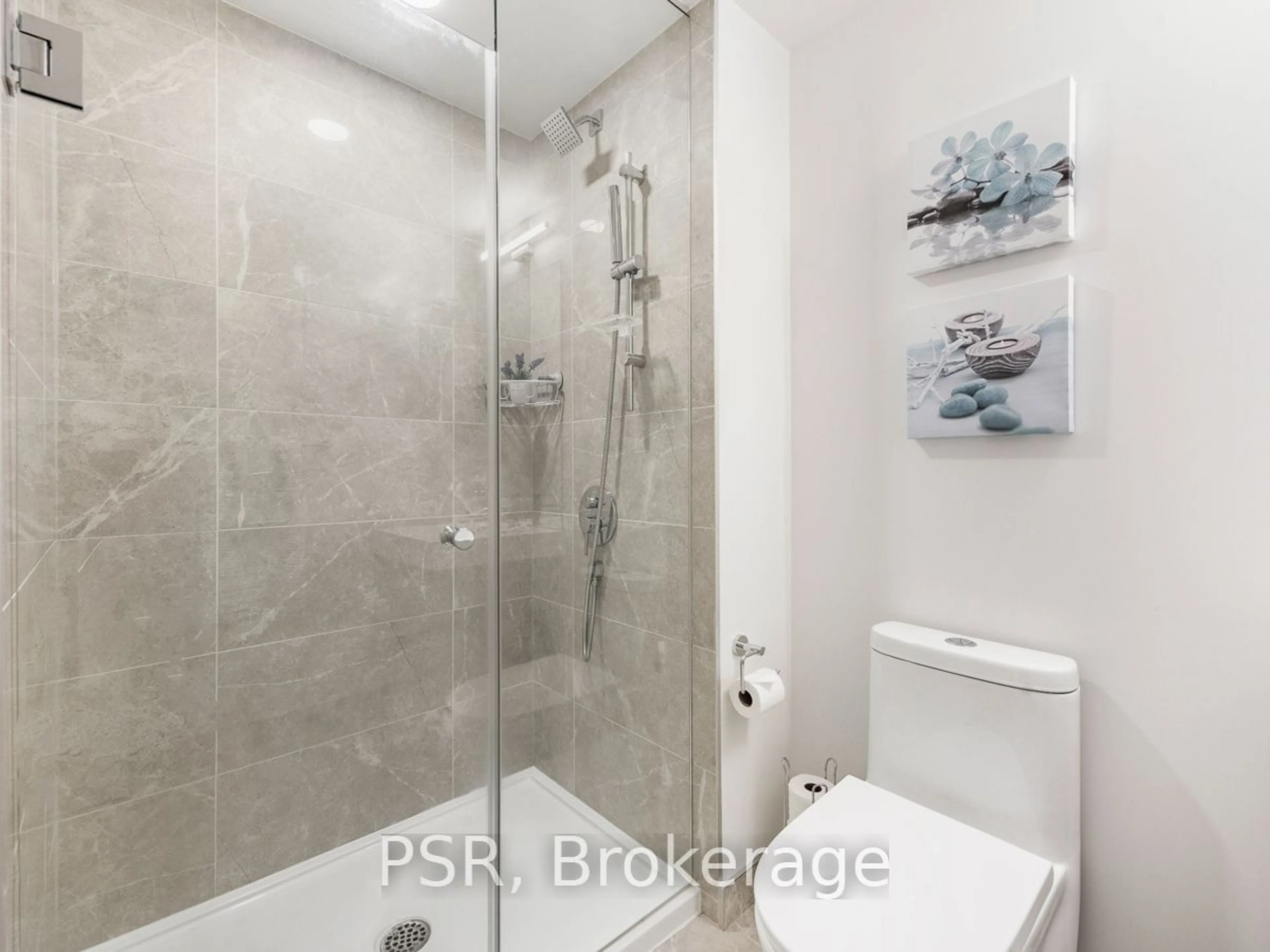 Standard bathroom, ceramic/tile floor for 9 Tecumseth St #813, Toronto Ontario M5V 0S5