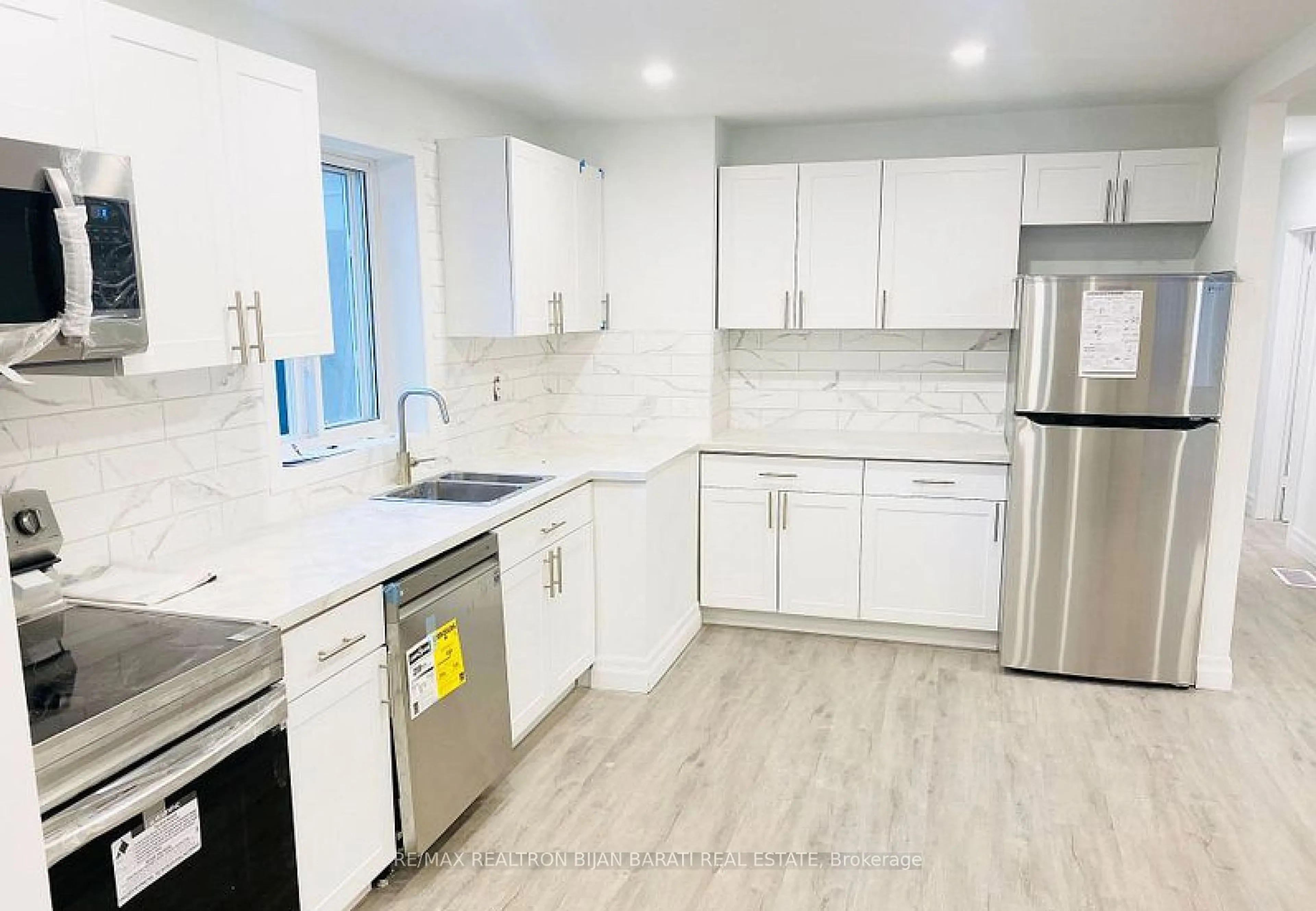 Standard kitchen, unknown for 208 Olive Ave, Toronto Ontario M2N 4P6