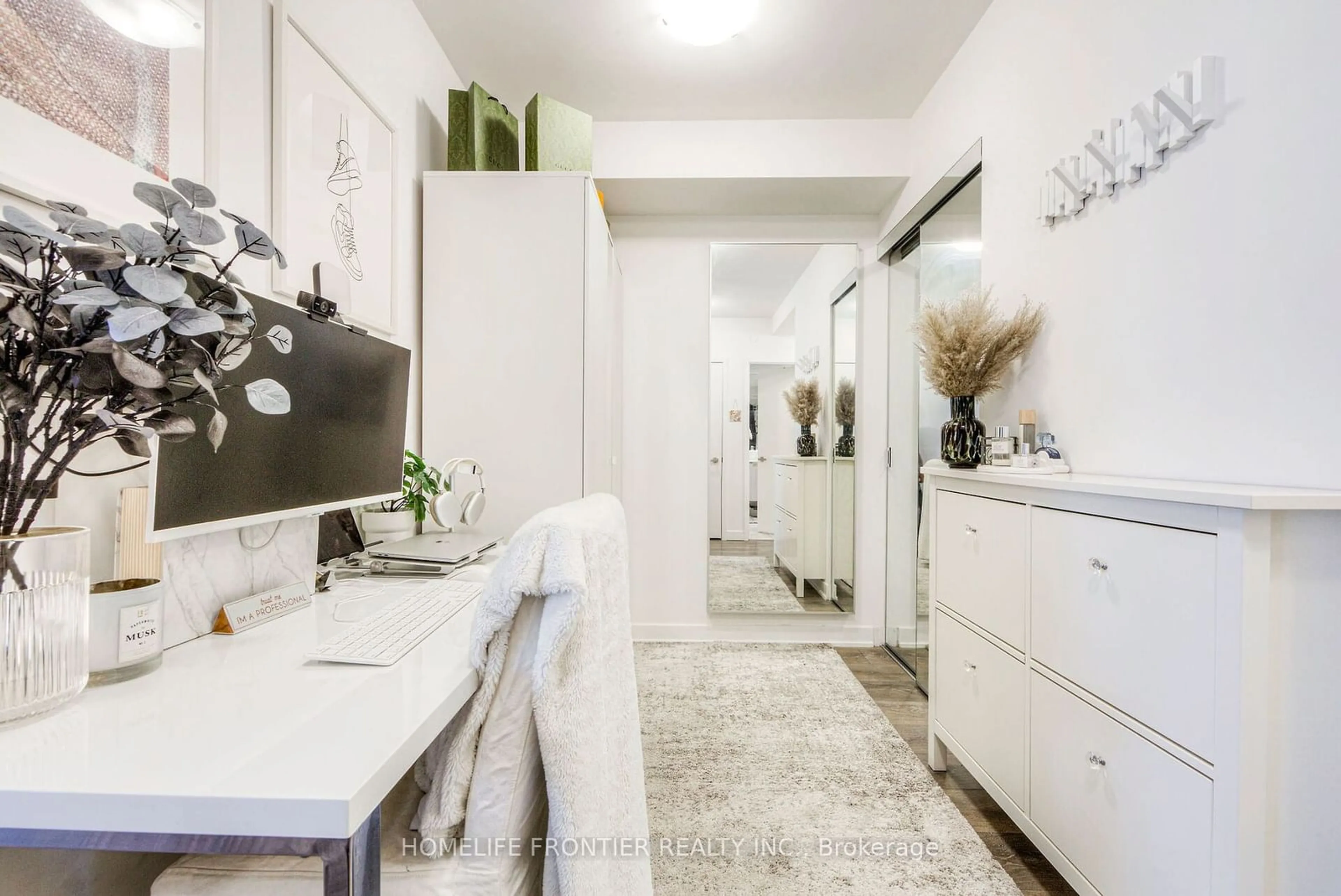 Laundry room for 99 Broadway Ave #1411, Toronto Ontario M4P 0E3