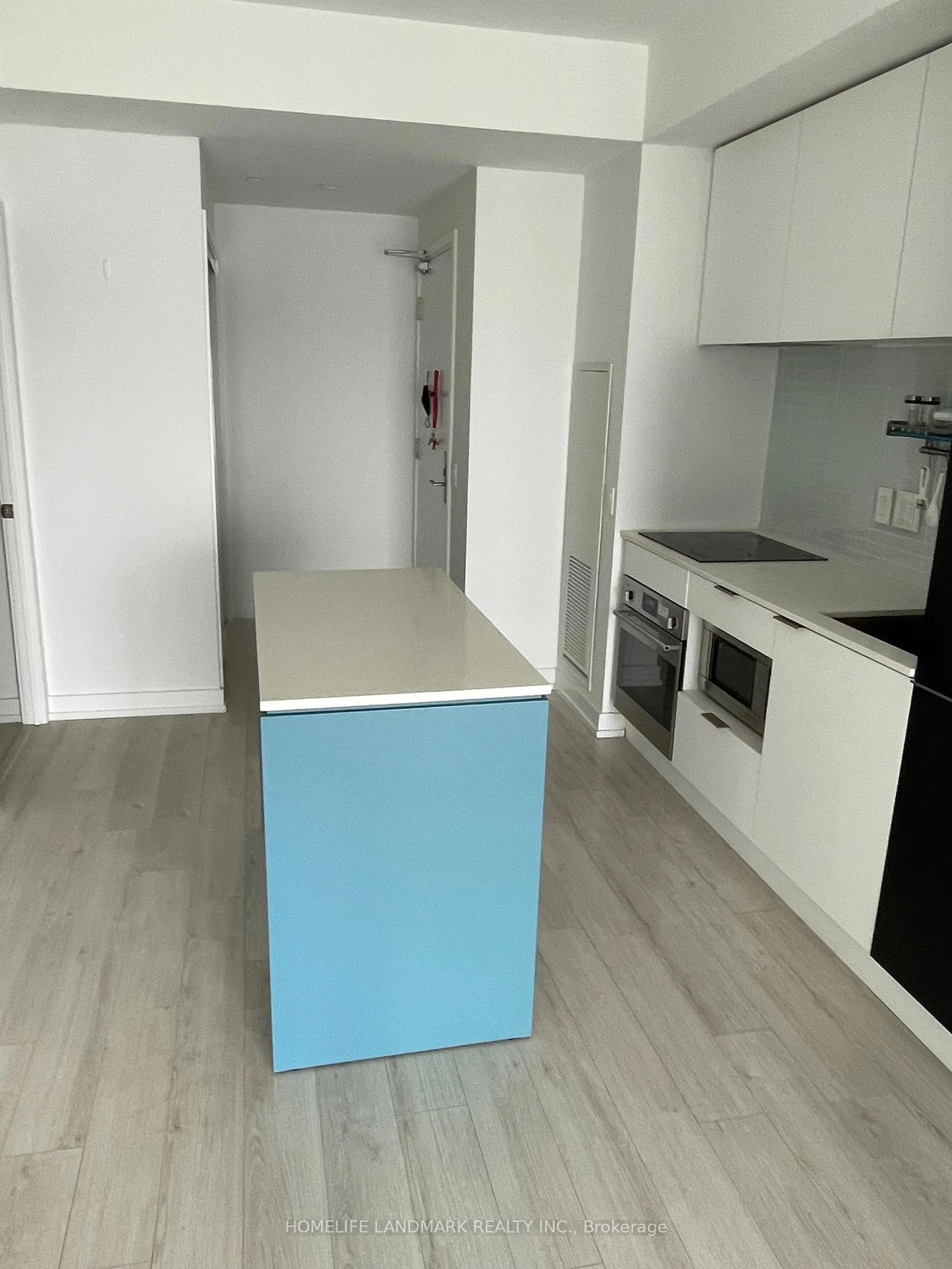 Standard kitchen, wood/laminate floor for 33 Helendale Ave #1313, Toronto Ontario M4R 0A4