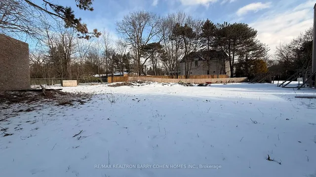 Additional property image - 2527 Bayview Ave