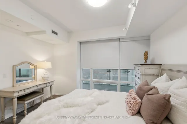 Additional property image - 1 Bloor St Unit 6706