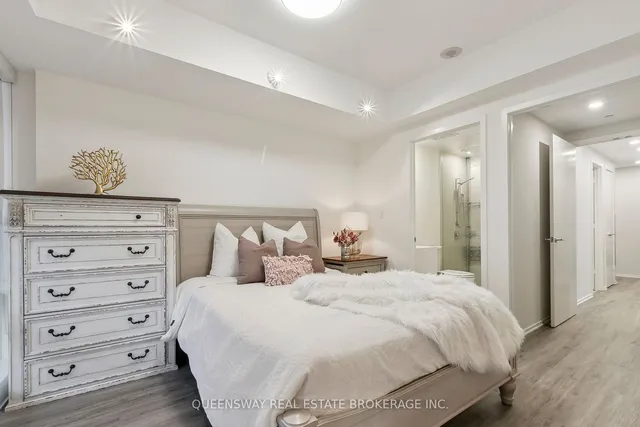 Additional property image - 1 Bloor St Unit 6706