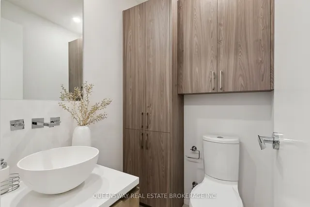Additional property image - 1 Bloor St Unit 6706