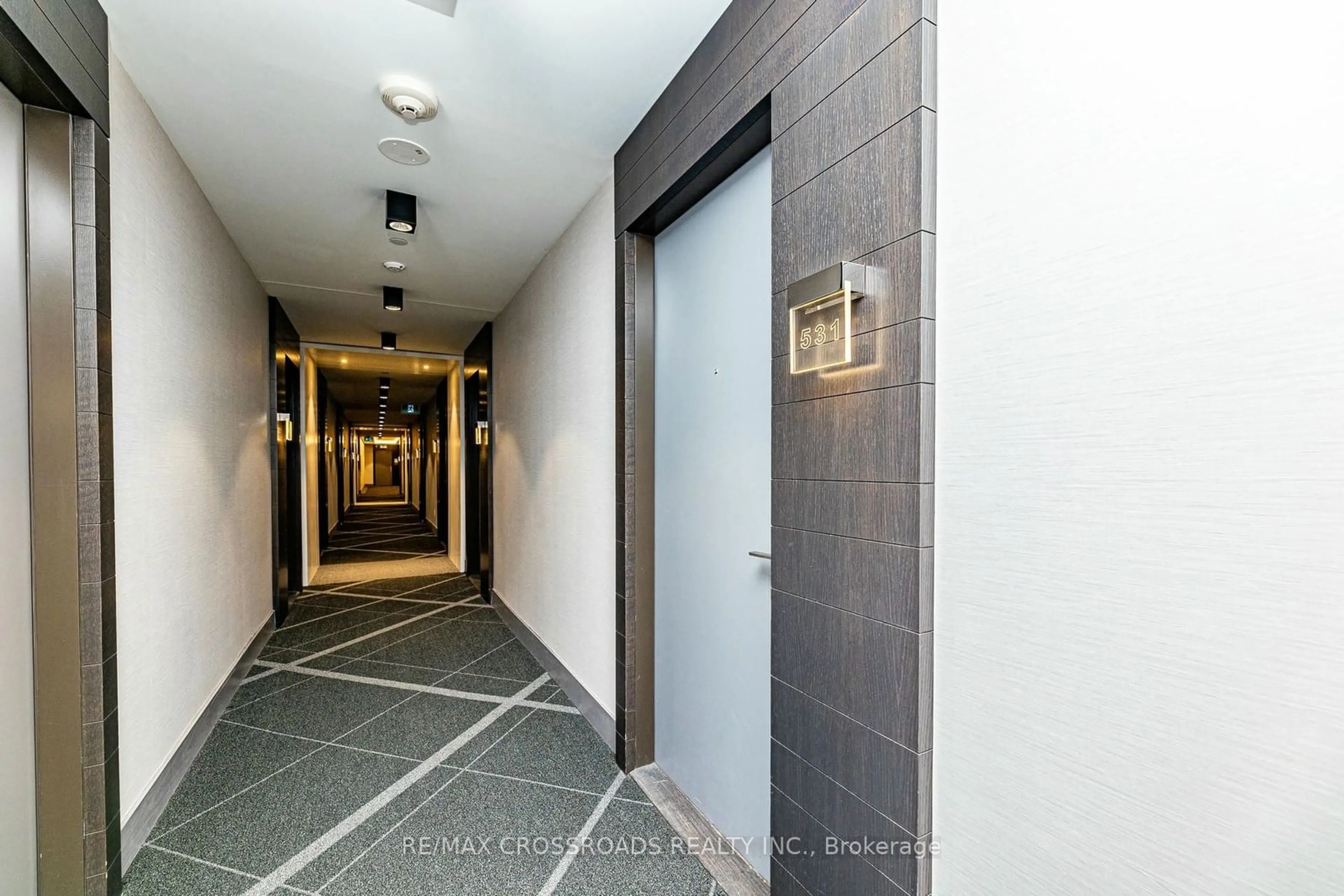 Indoor foyer for 55 Merchants' Wharf Way #531, Toronto Ontario M5A 0N8