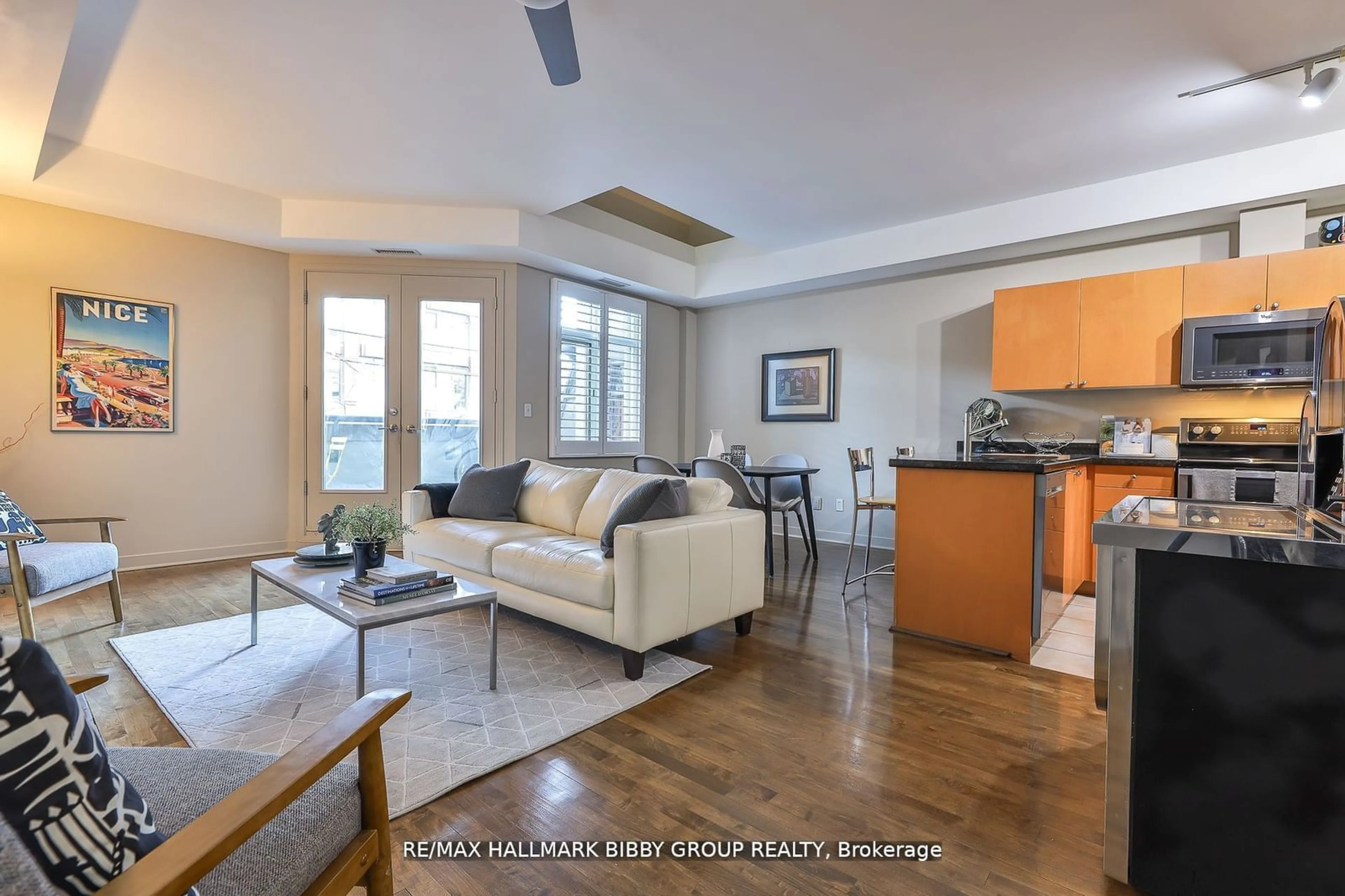 Living room with furniture, wood/laminate floor for 500 Richmond St #315, Toronto Ontario M5V 3N4