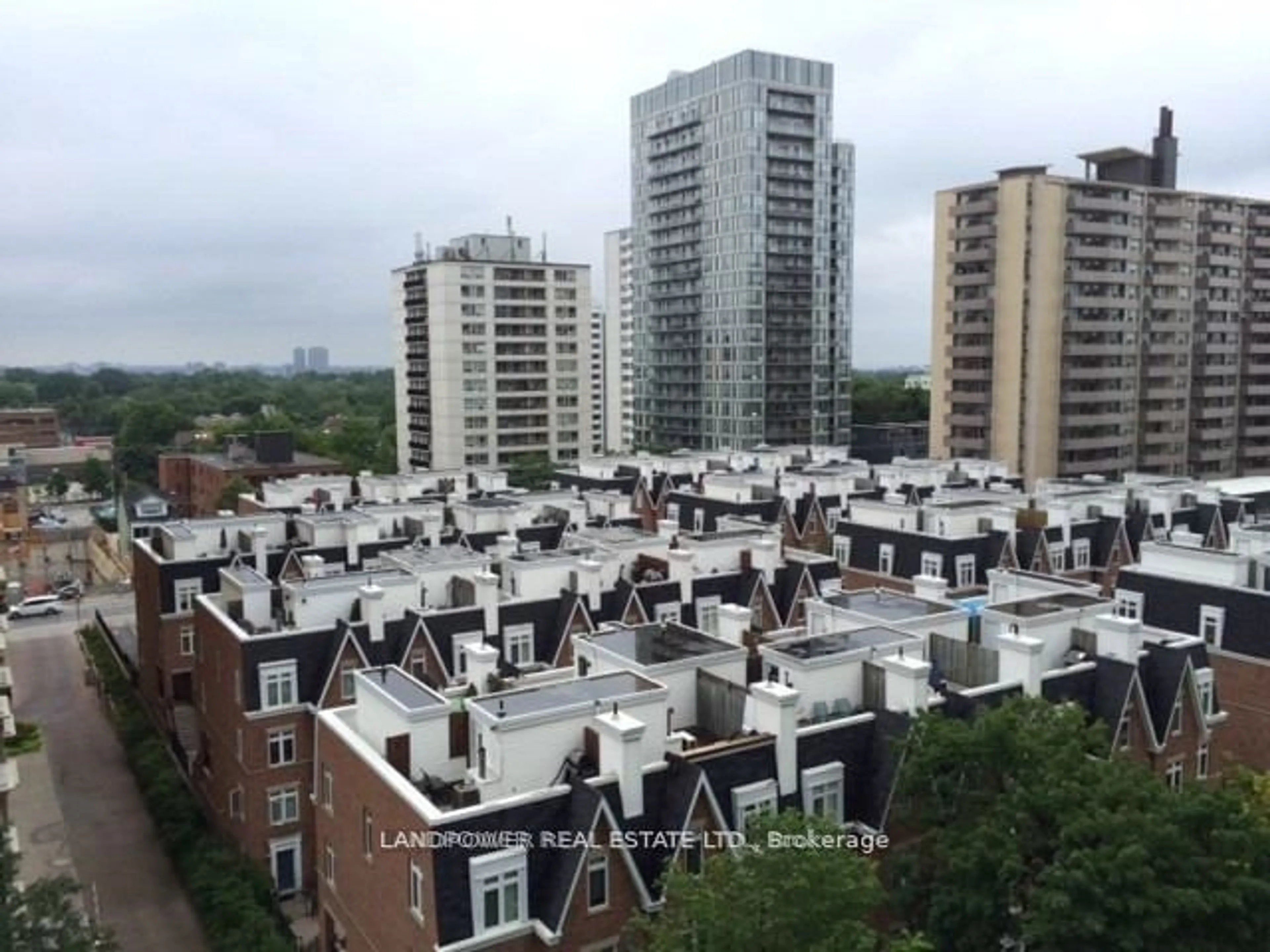 A pic from outside/outdoor area/front of a property/back of a property/a pic from drone, city buildings view from balcony for 98 Lillian St #718, Toronto Ontario M4S 0A5