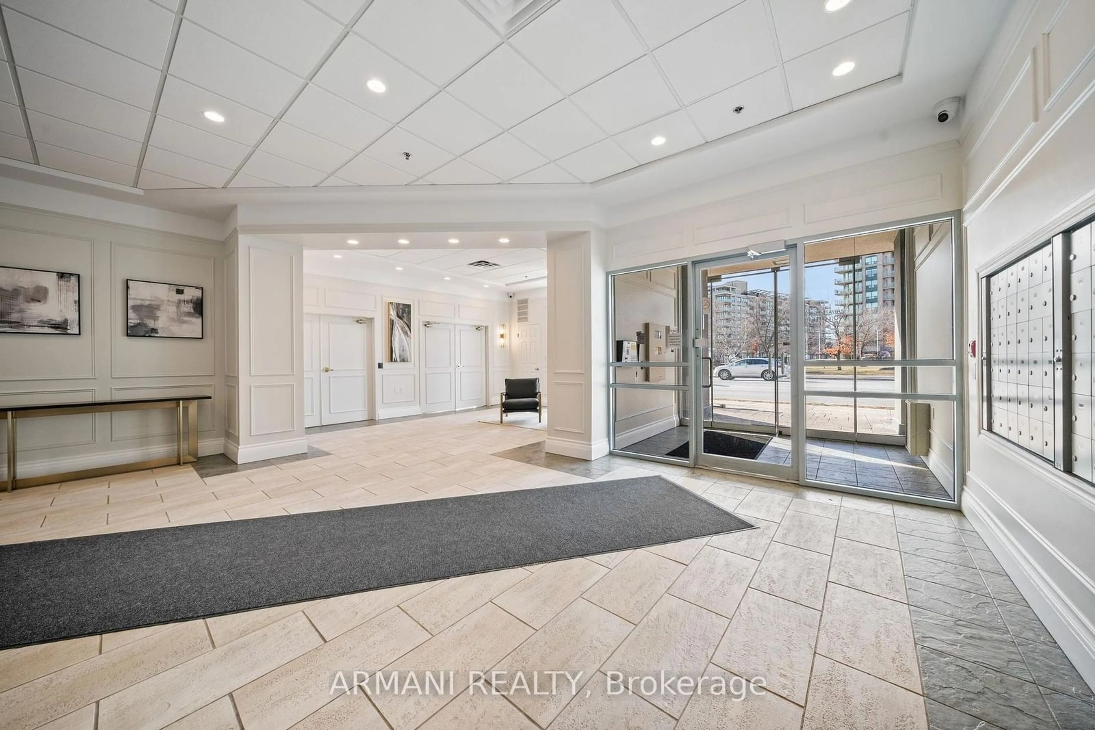 Indoor foyer for 906 Sheppard Ave #607, Toronto Ontario M3H 2T5