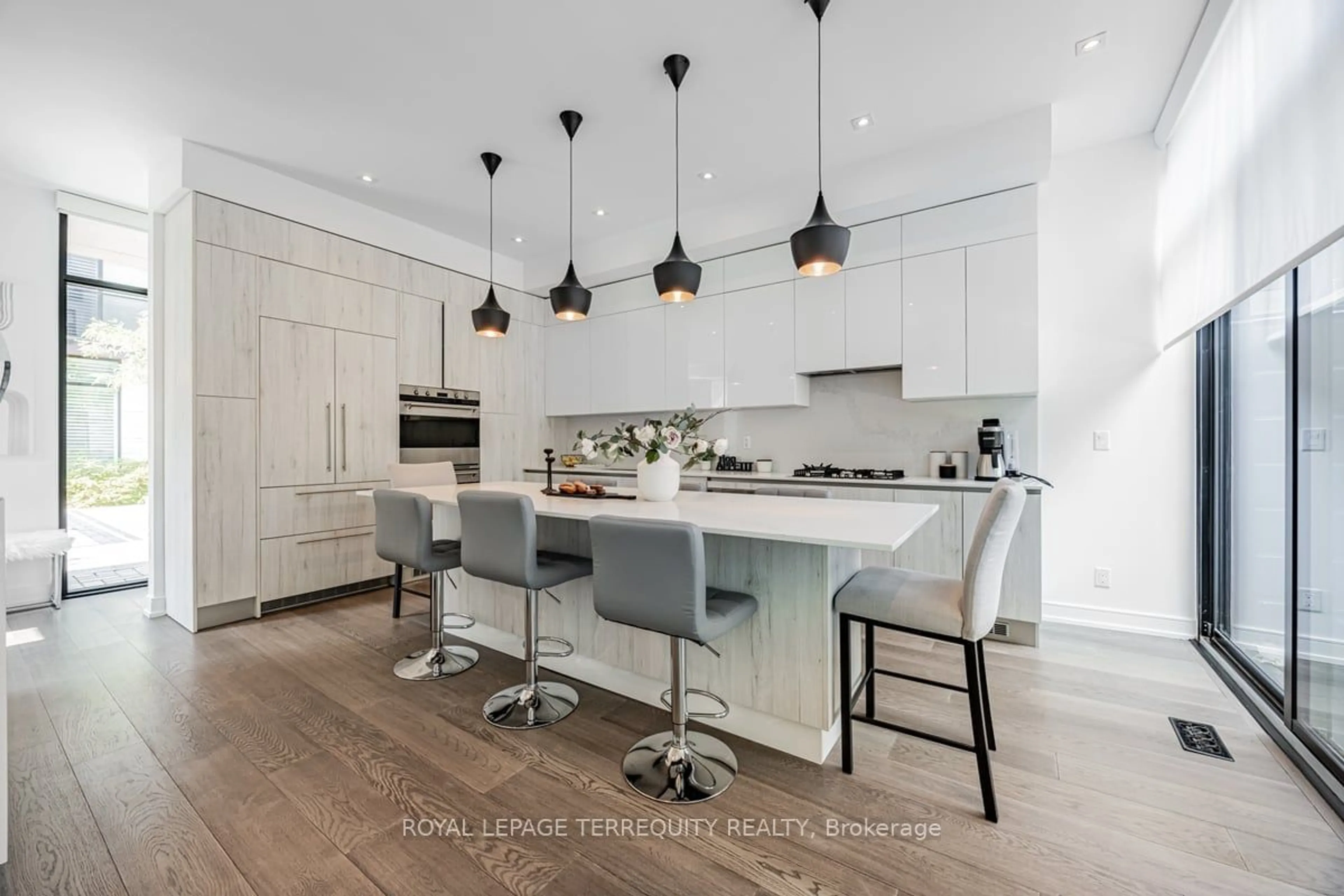 Contemporary kitchen, unknown for 123 Roselawn Ave #C, Toronto Ontario M4R 1E7