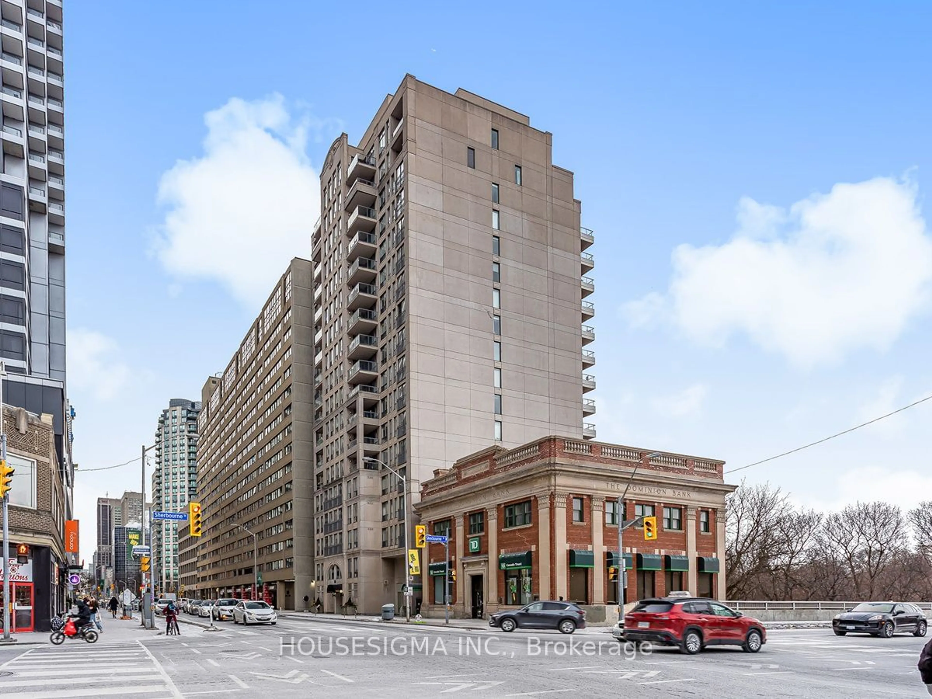 Indoor foyer for 388 Bloor St #2001, Toronto Ontario M4W 3W9