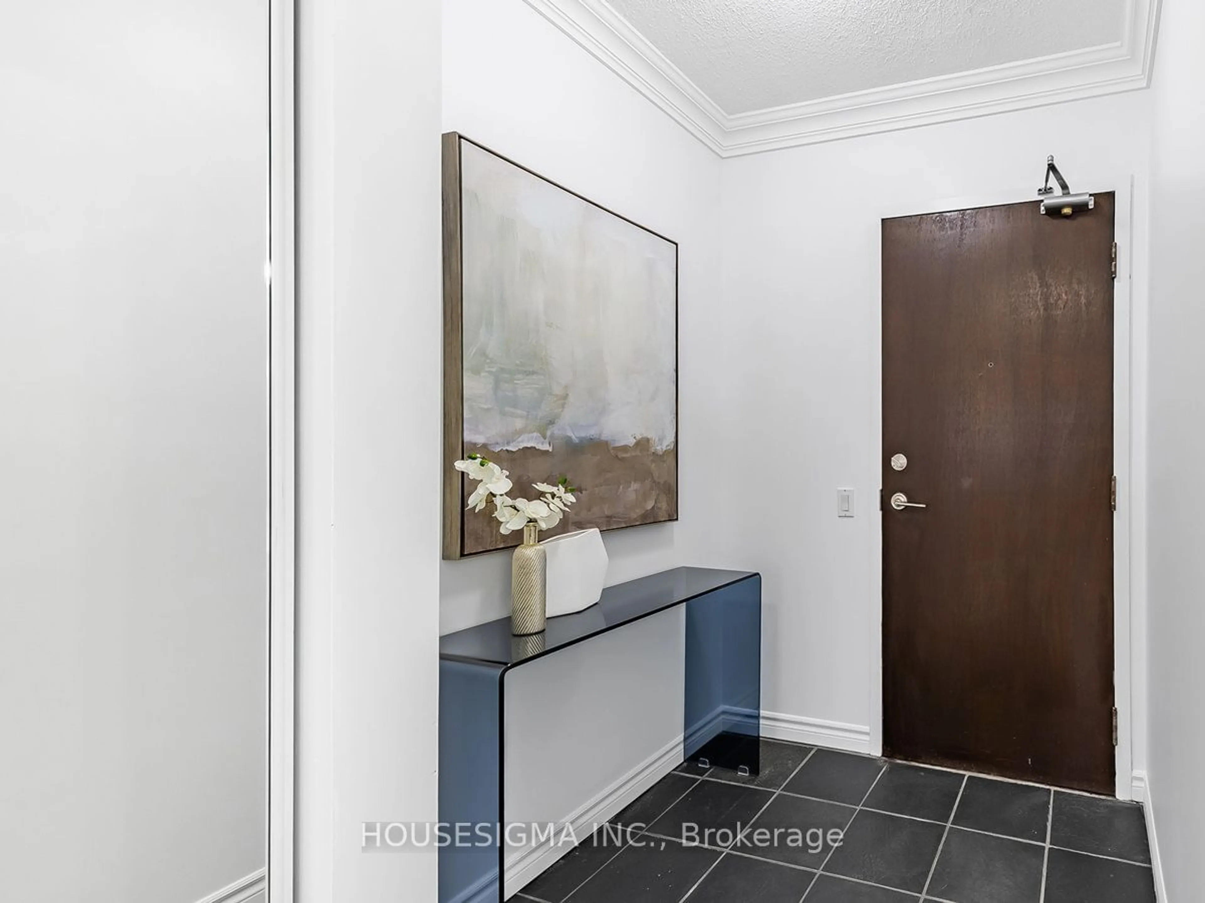 Indoor entryway for 388 Bloor St #2001, Toronto Ontario M4W 3W9