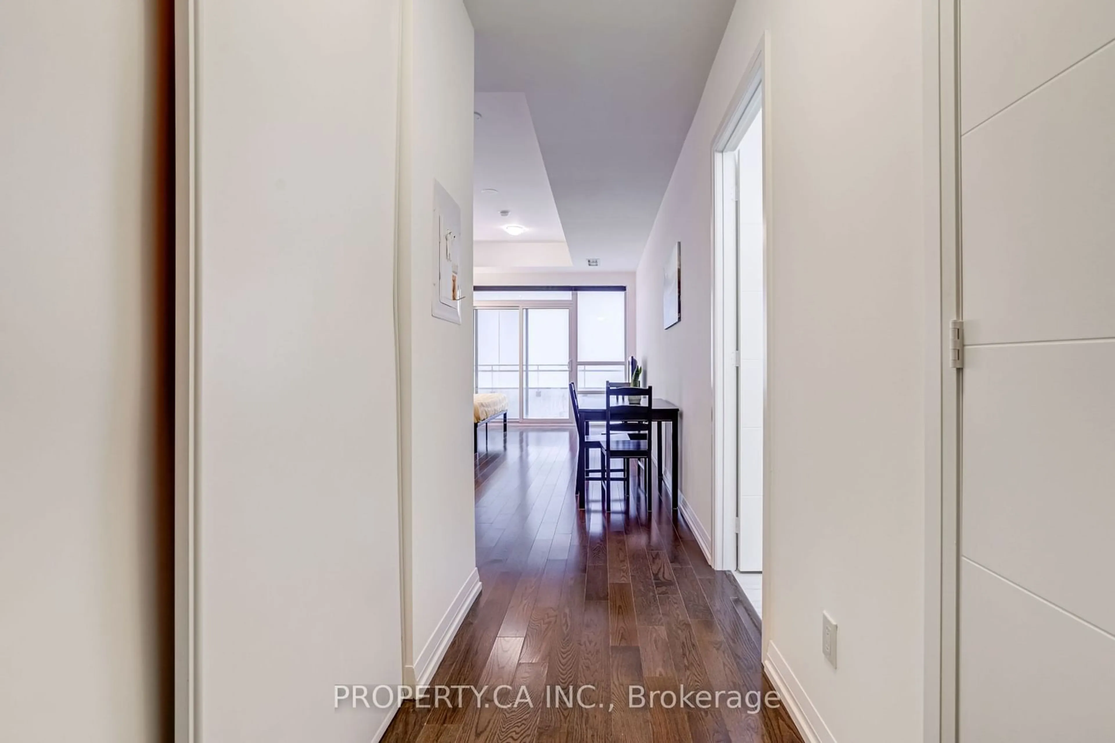 Indoor entryway for 460 Adelaide St #1003, Toronto Ontario M5A 0E7