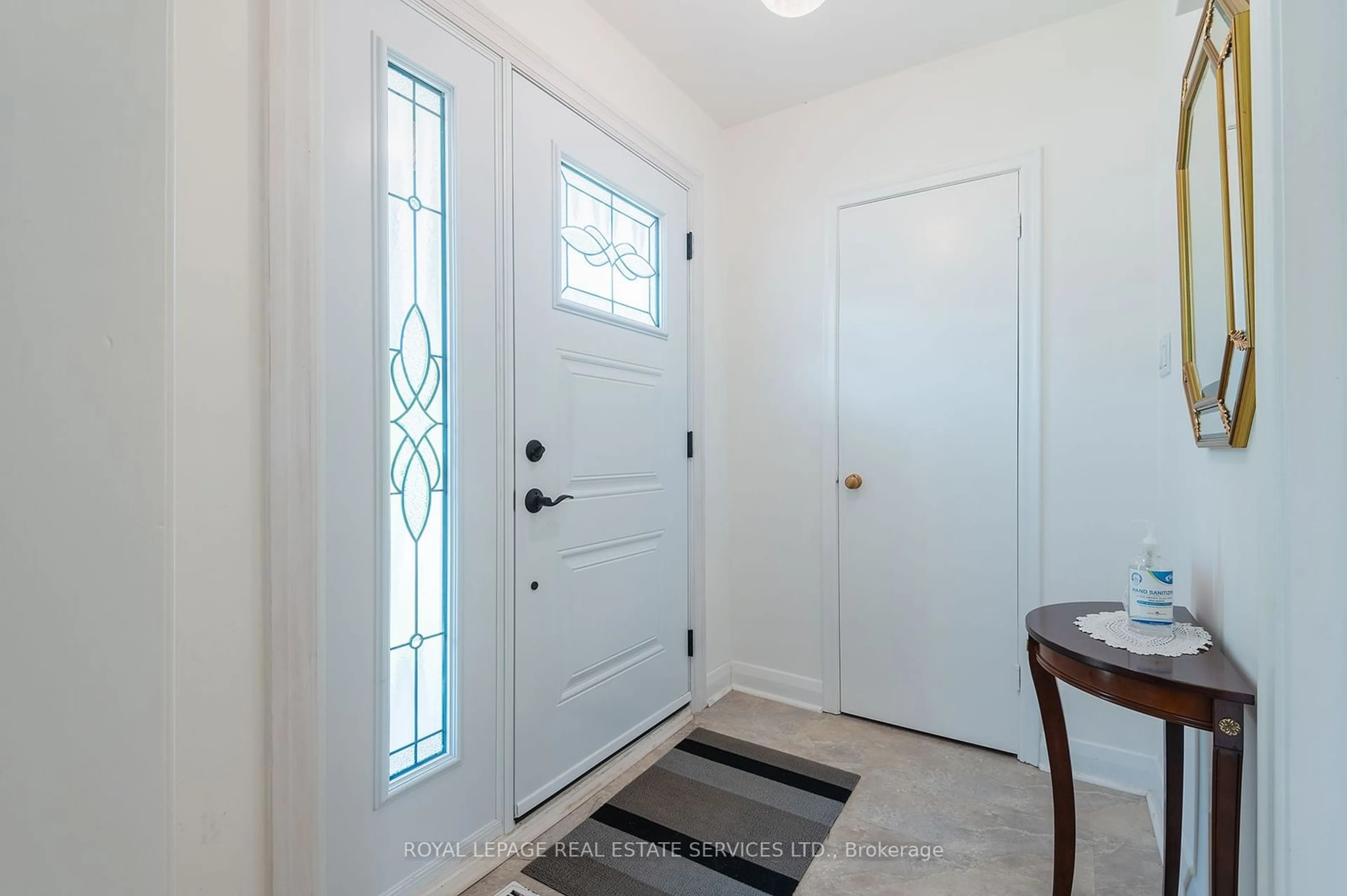 Indoor entryway for 173 Betty Ann Dr, Toronto Ontario M2N 1X5