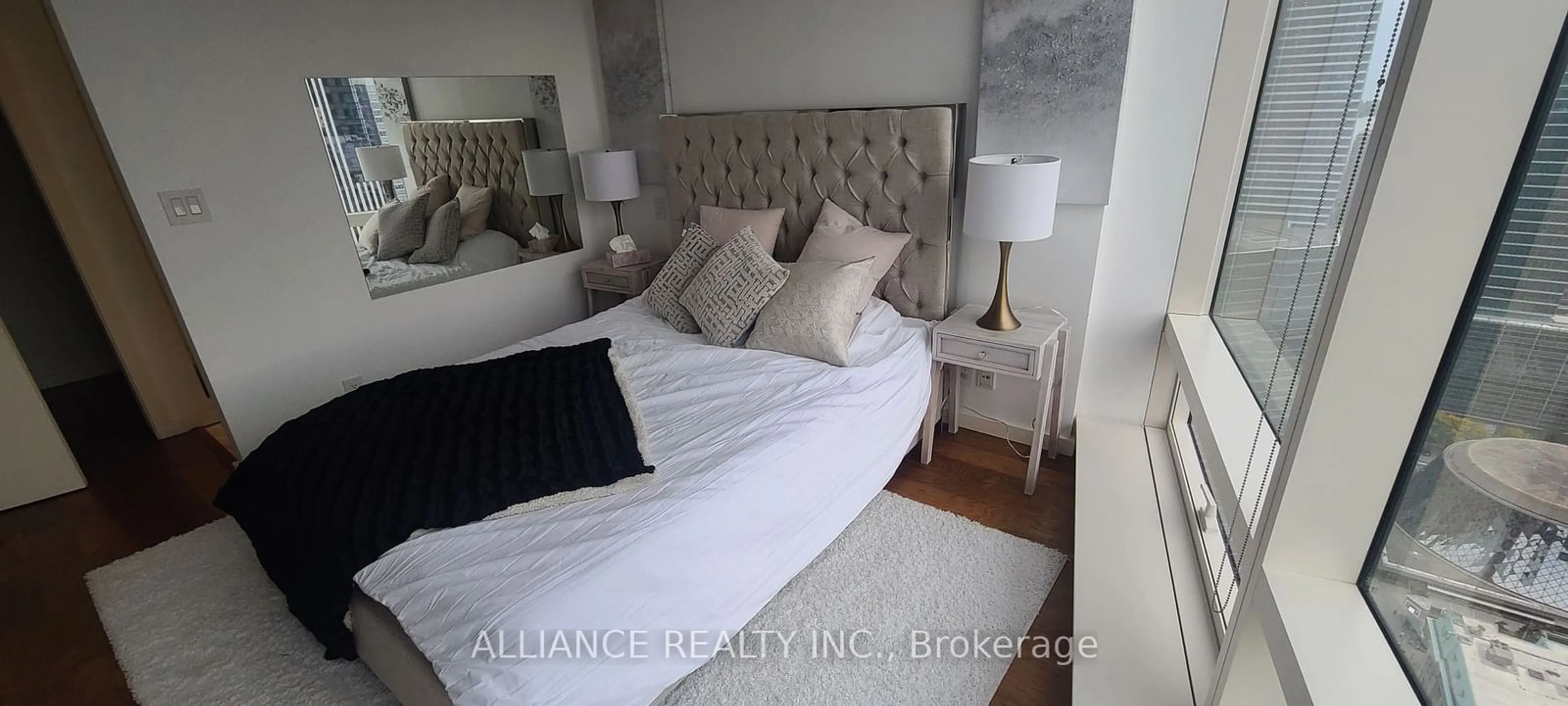 Bedroom with bed, unknown for 180 University Ave #4302, Toronto Ontario M5H 0A2