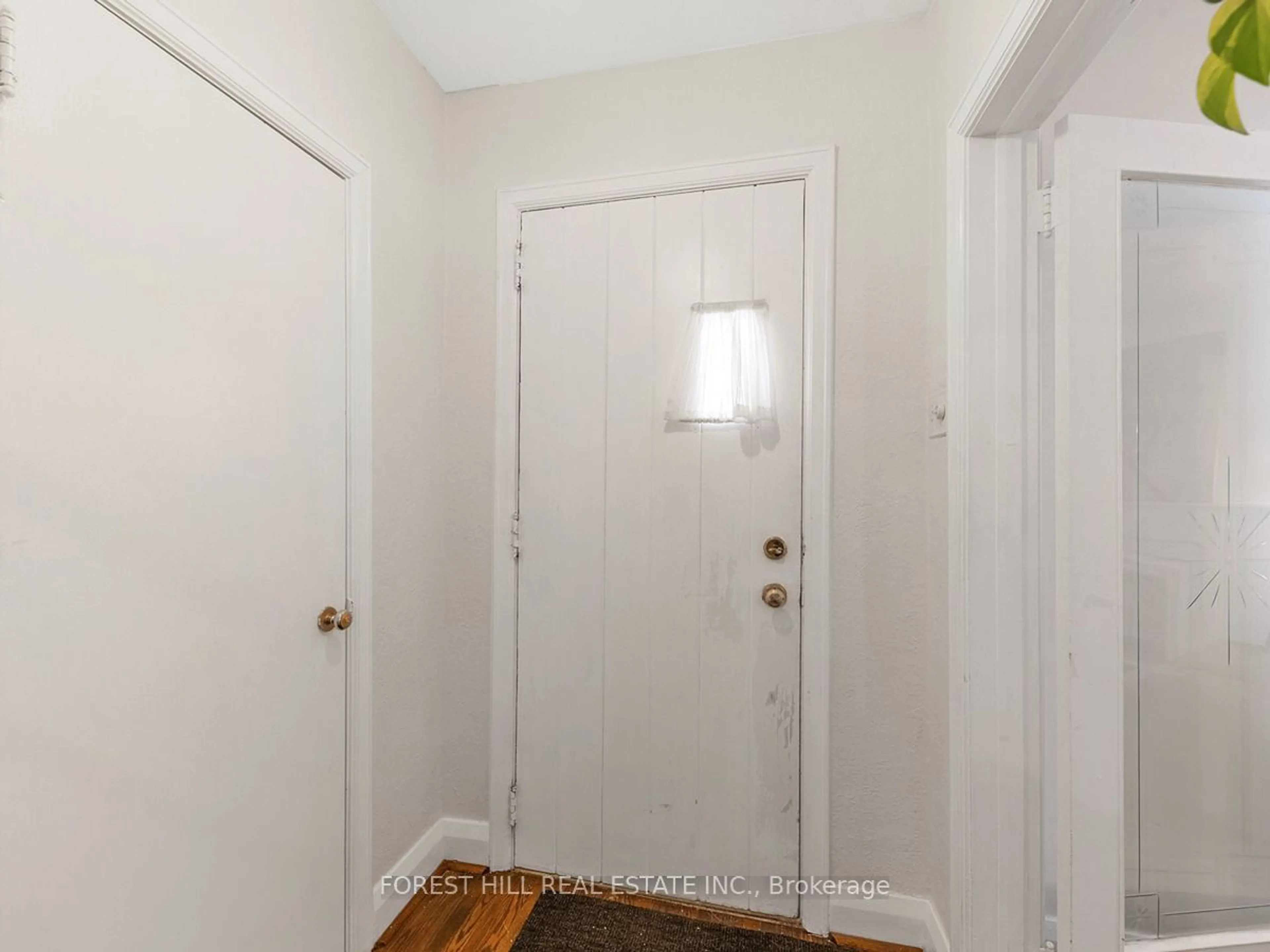 Indoor entryway for 12 New Haven Dr, Toronto Ontario M5N 1H7