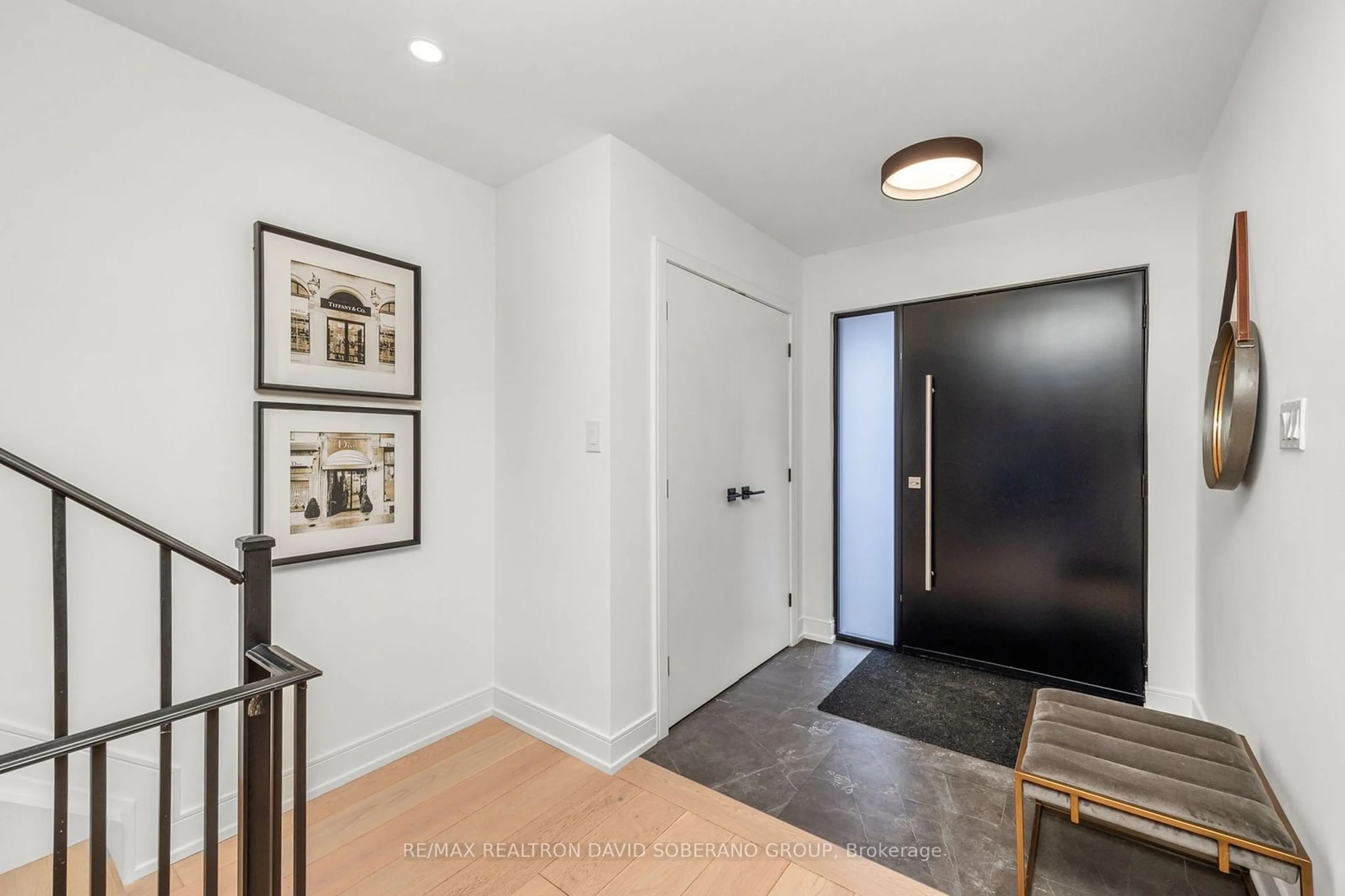 Indoor entryway for 266 Reiner Rd, Toronto Ontario M3H 2M6