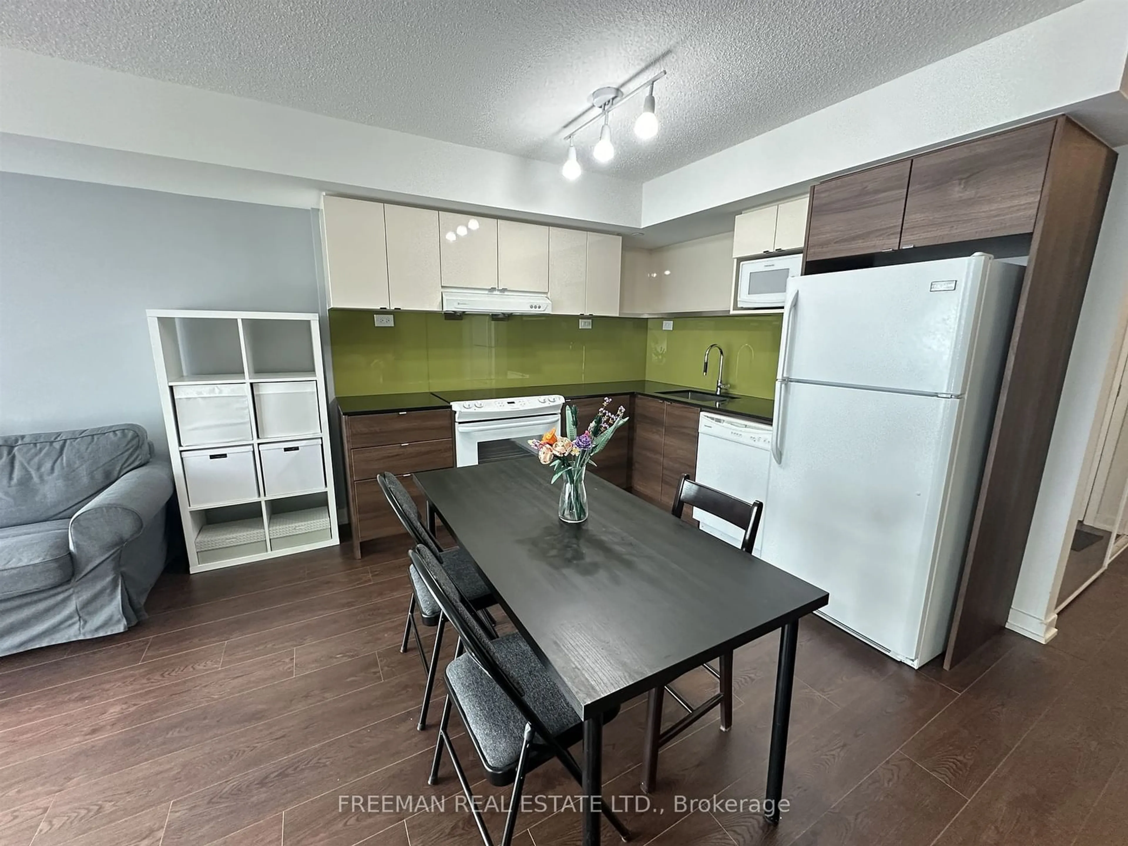 Standard kitchen, wood/laminate floor for 72 Esther Shiner Blvd #320, Toronto Ontario M2K 0C4