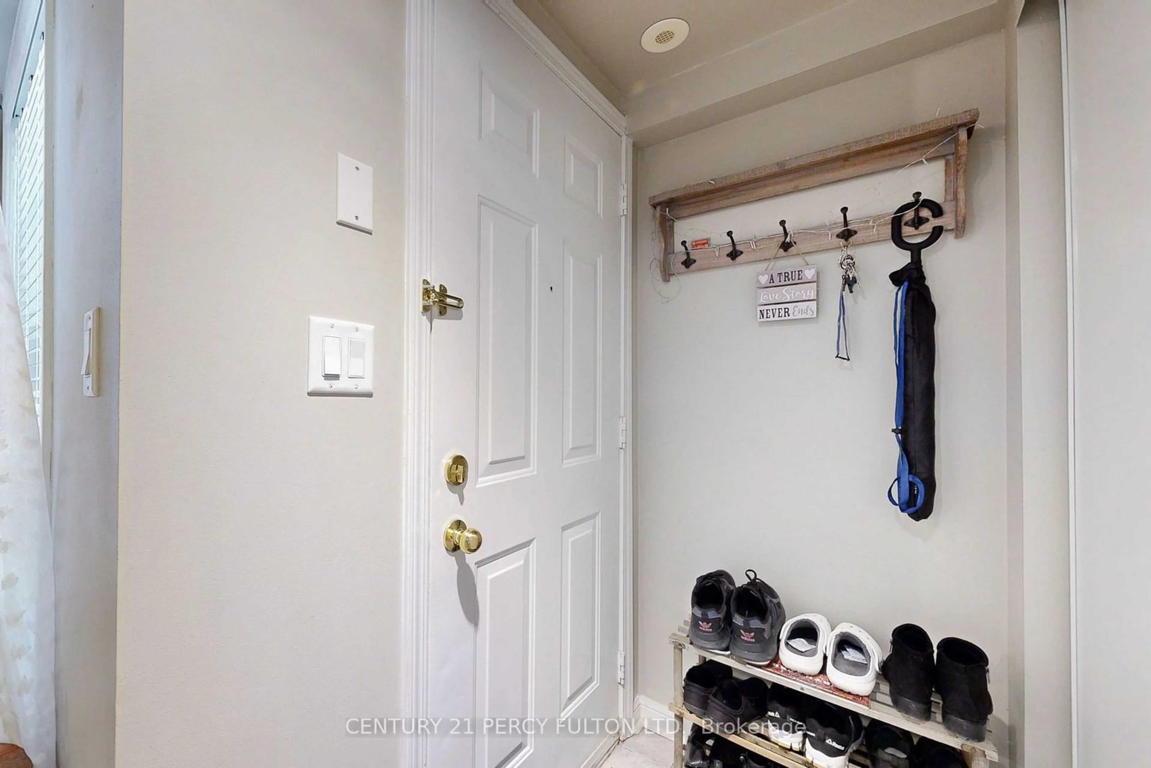 Indoor entryway for 3 Everson Dr #538, Toronto Ontario M2N 7C2