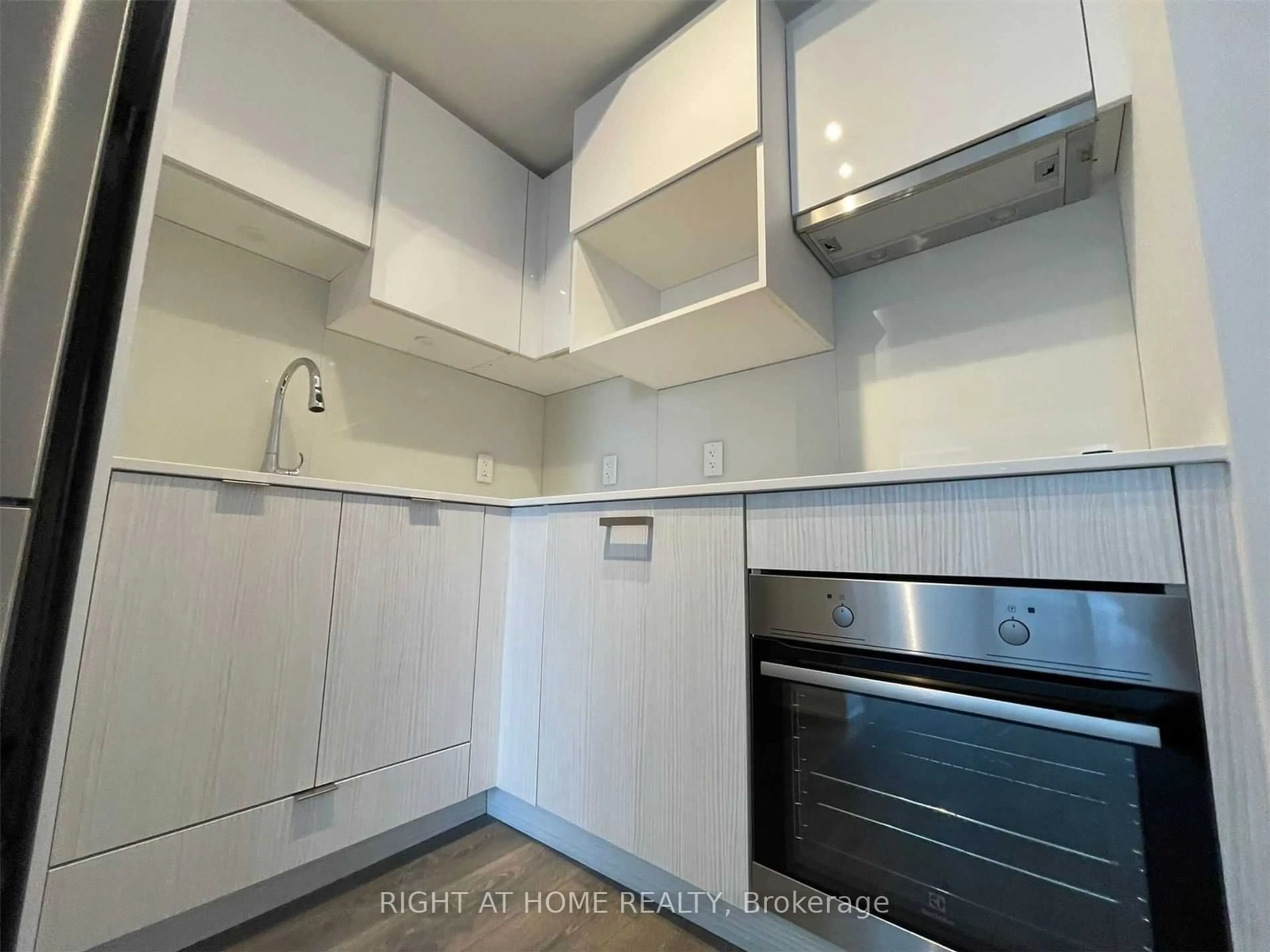 Standard kitchen, unknown for 195 Redpath Ave #2914, Toronto Ontario M4P 0E4