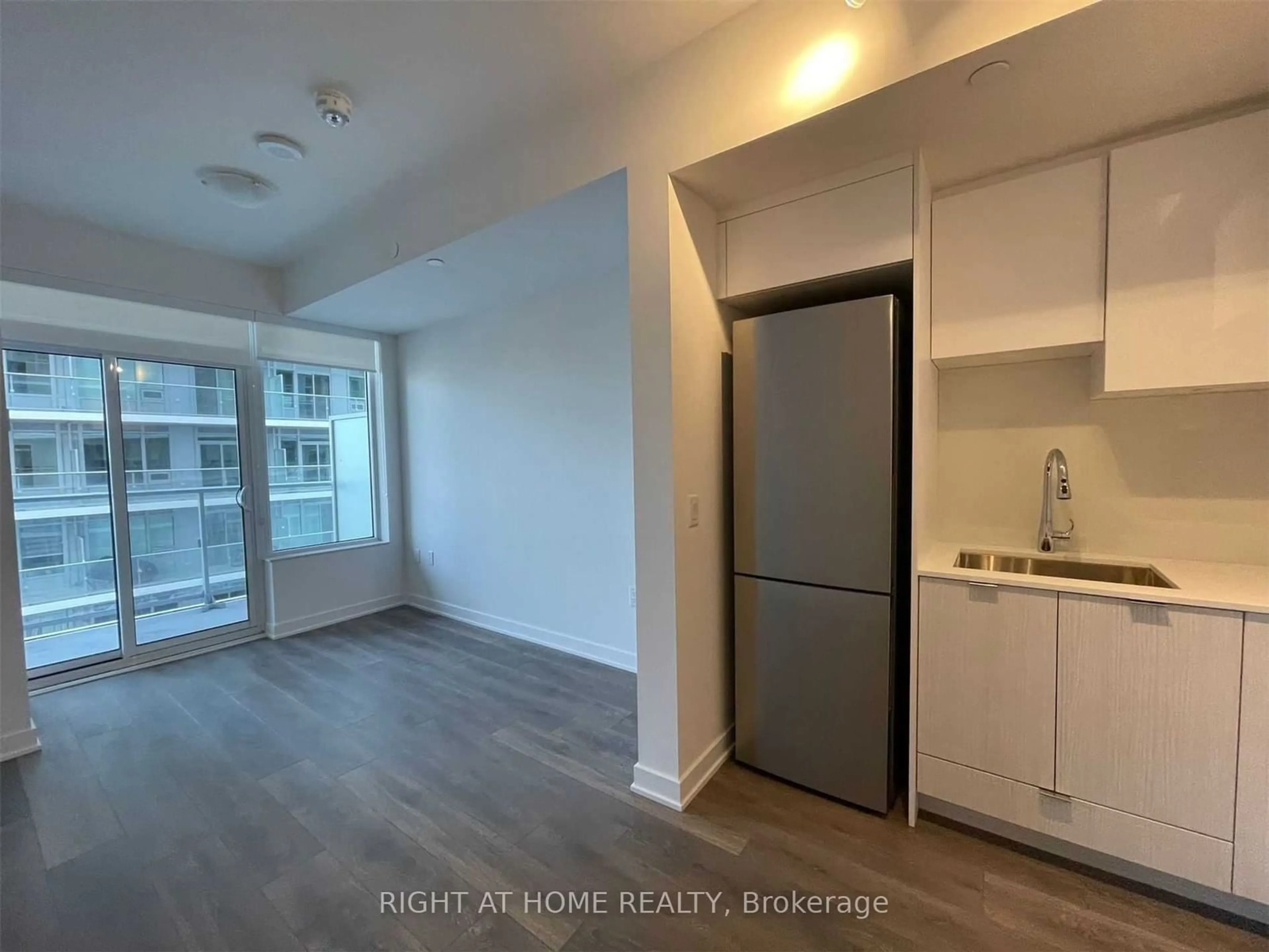 A pic of a room for 195 Redpath Ave #2914, Toronto Ontario M4P 0E4