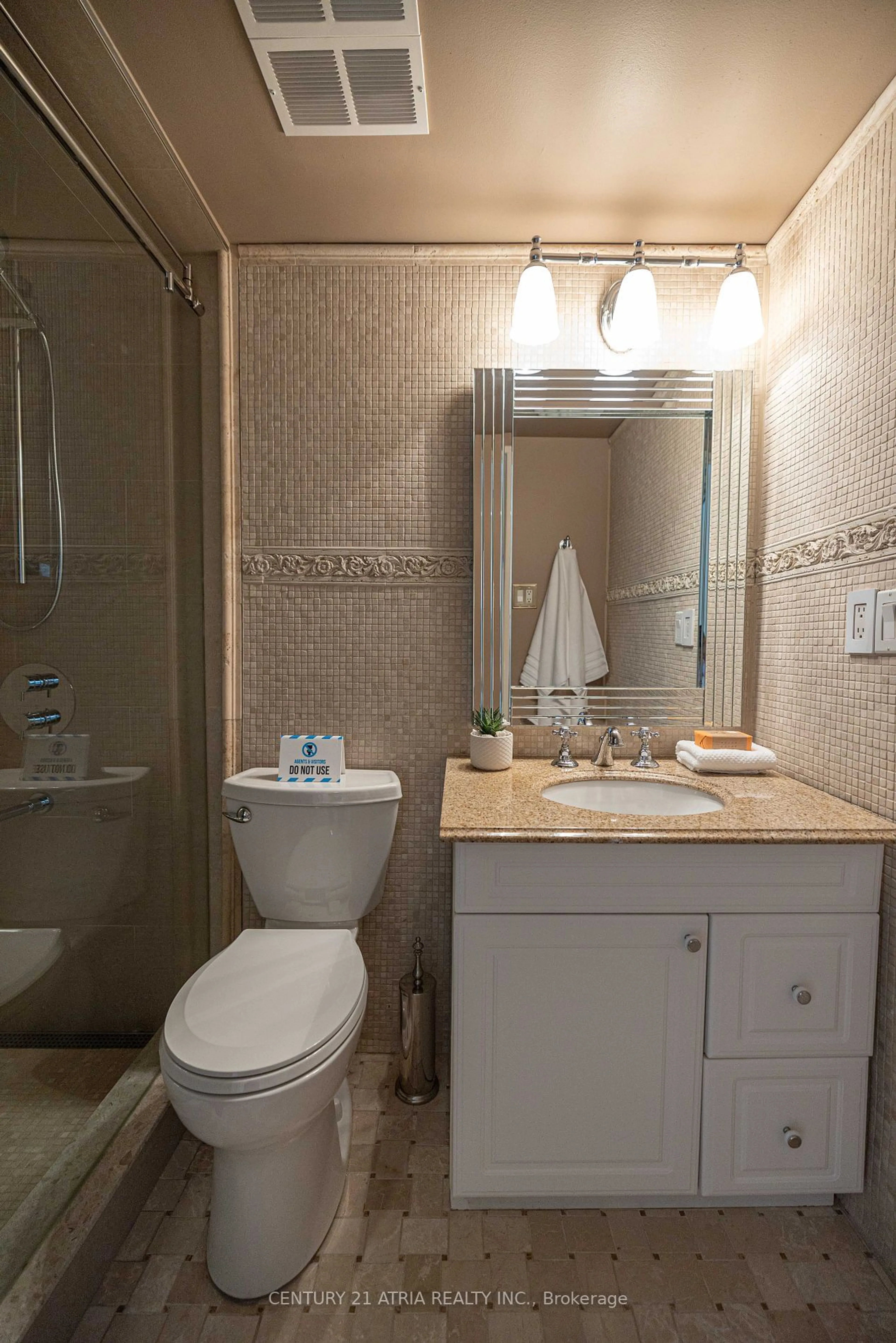 Standard bathroom, ceramic/tile floor for 28 Admiral Rd #TH4, Toronto Ontario M5R 2L5