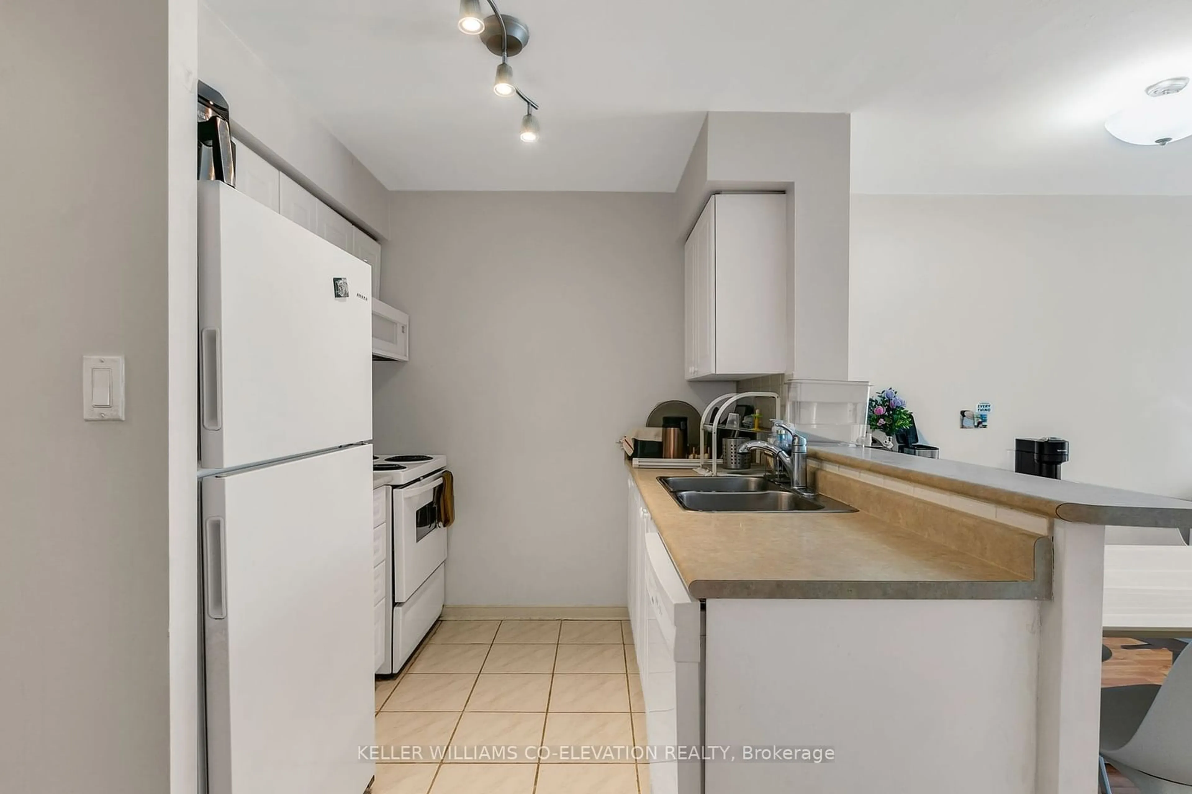 Standard kitchen, unknown for 233 Beecroft Rd #322, Toronto Ontario M2N 6Z9