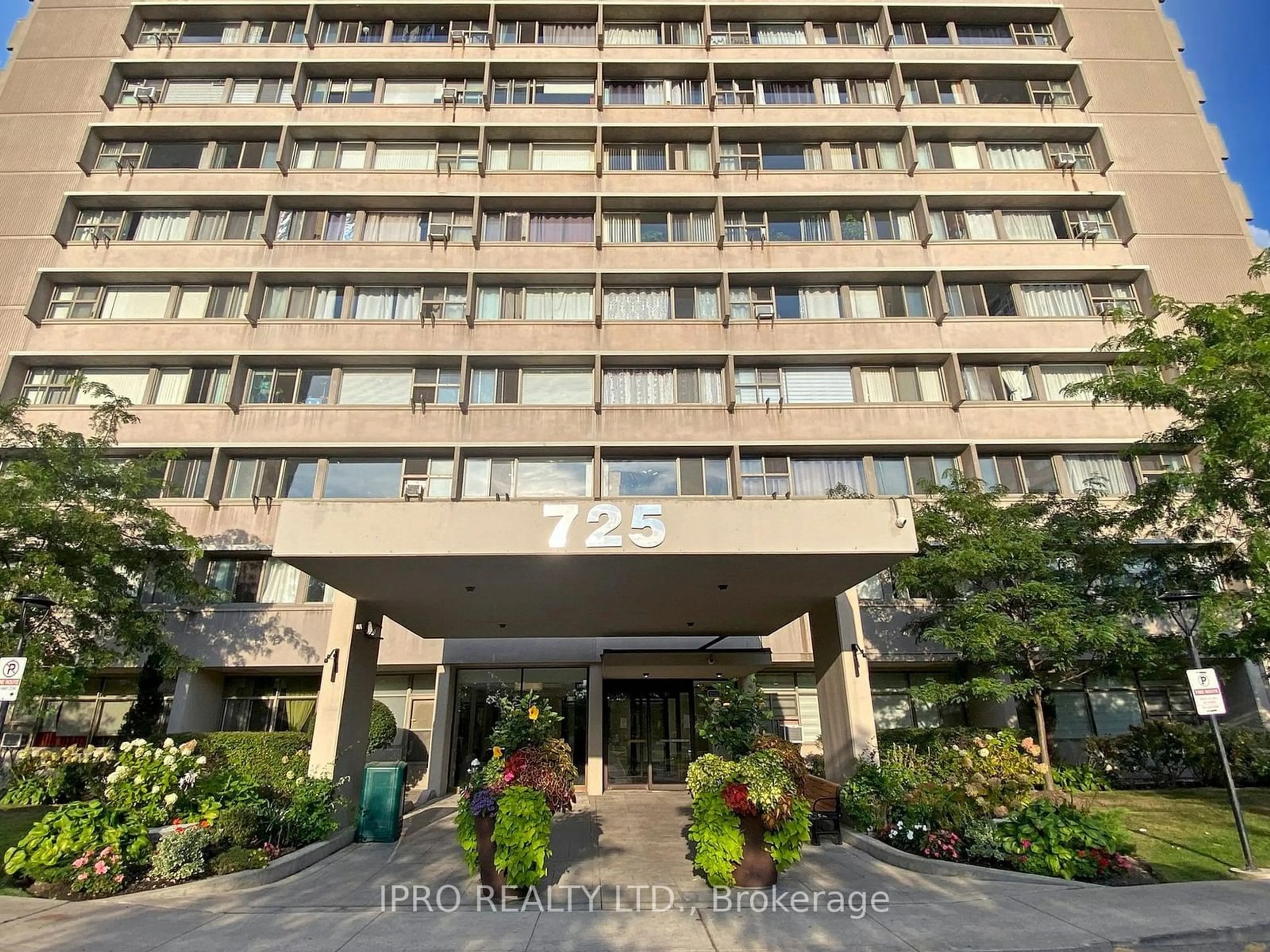 Indoor foyer for 725 Don Mills Rd #1203, Toronto Ontario M3C 1S7