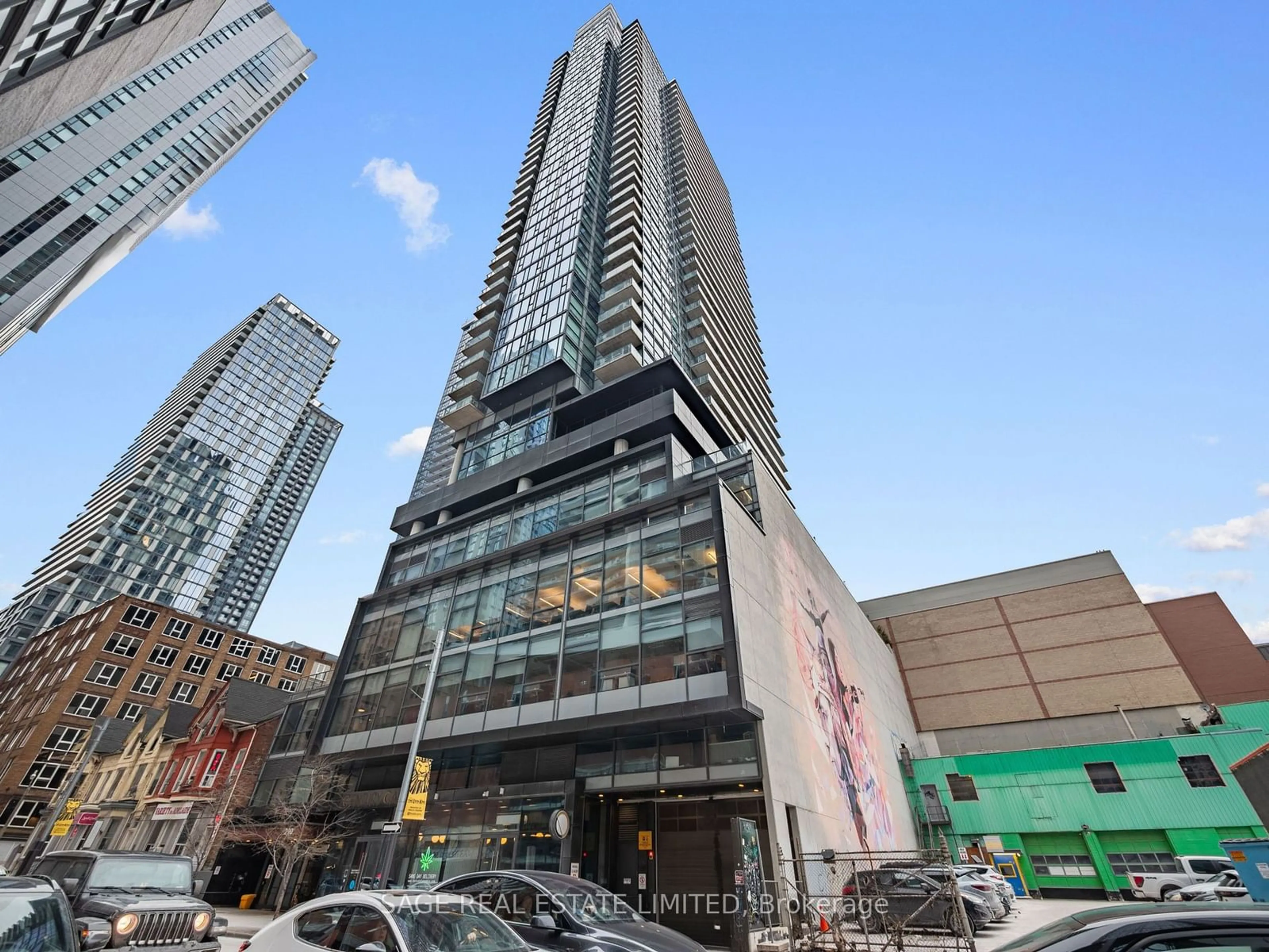 Indoor foyer for 290 Adelaide St #4104, Toronto Ontario M5V 0P3