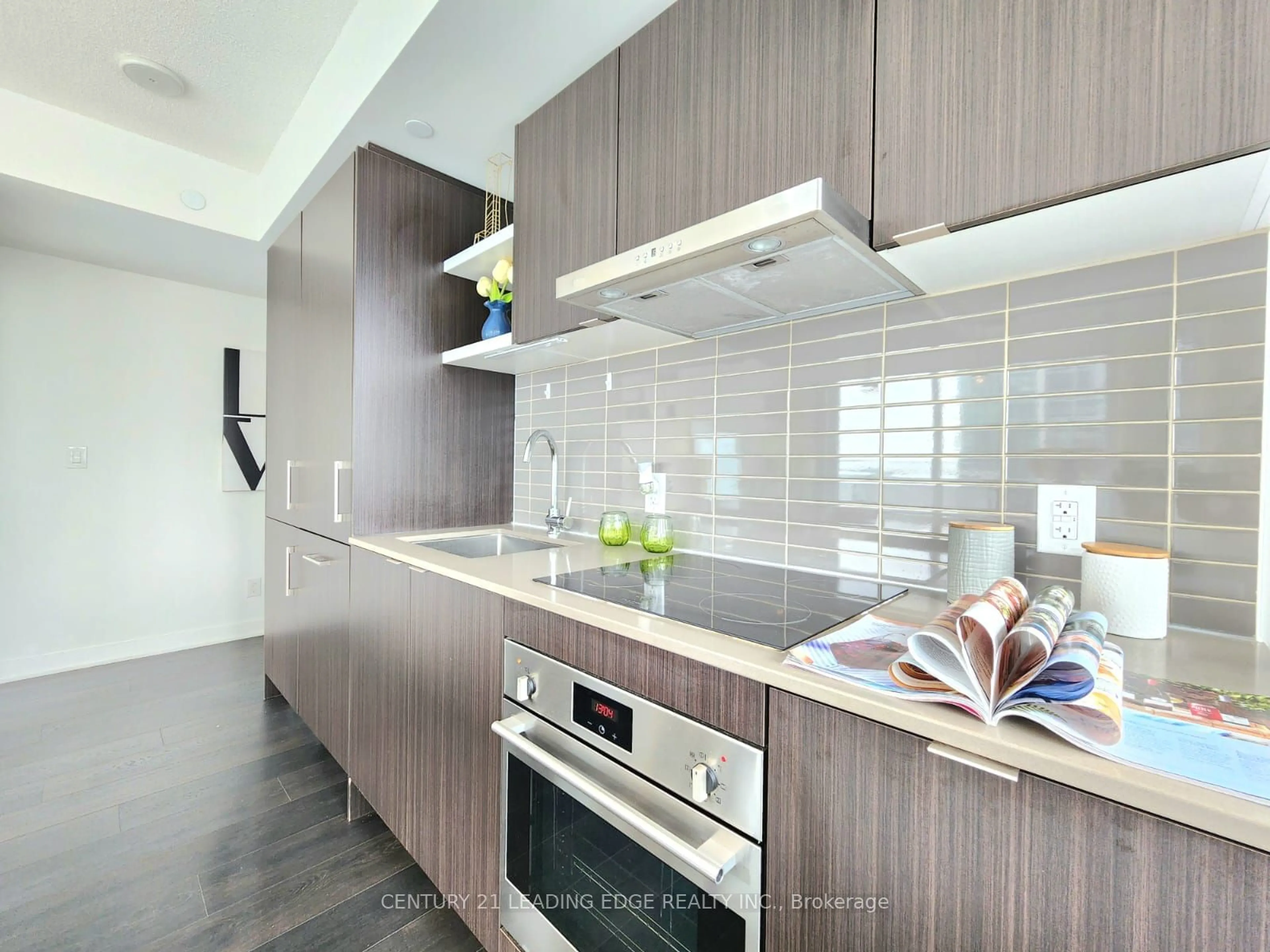 Contemporary kitchen, ceramic/tile floor for 88 Harbour St #4504, Toronto Ontario M5J 1B7