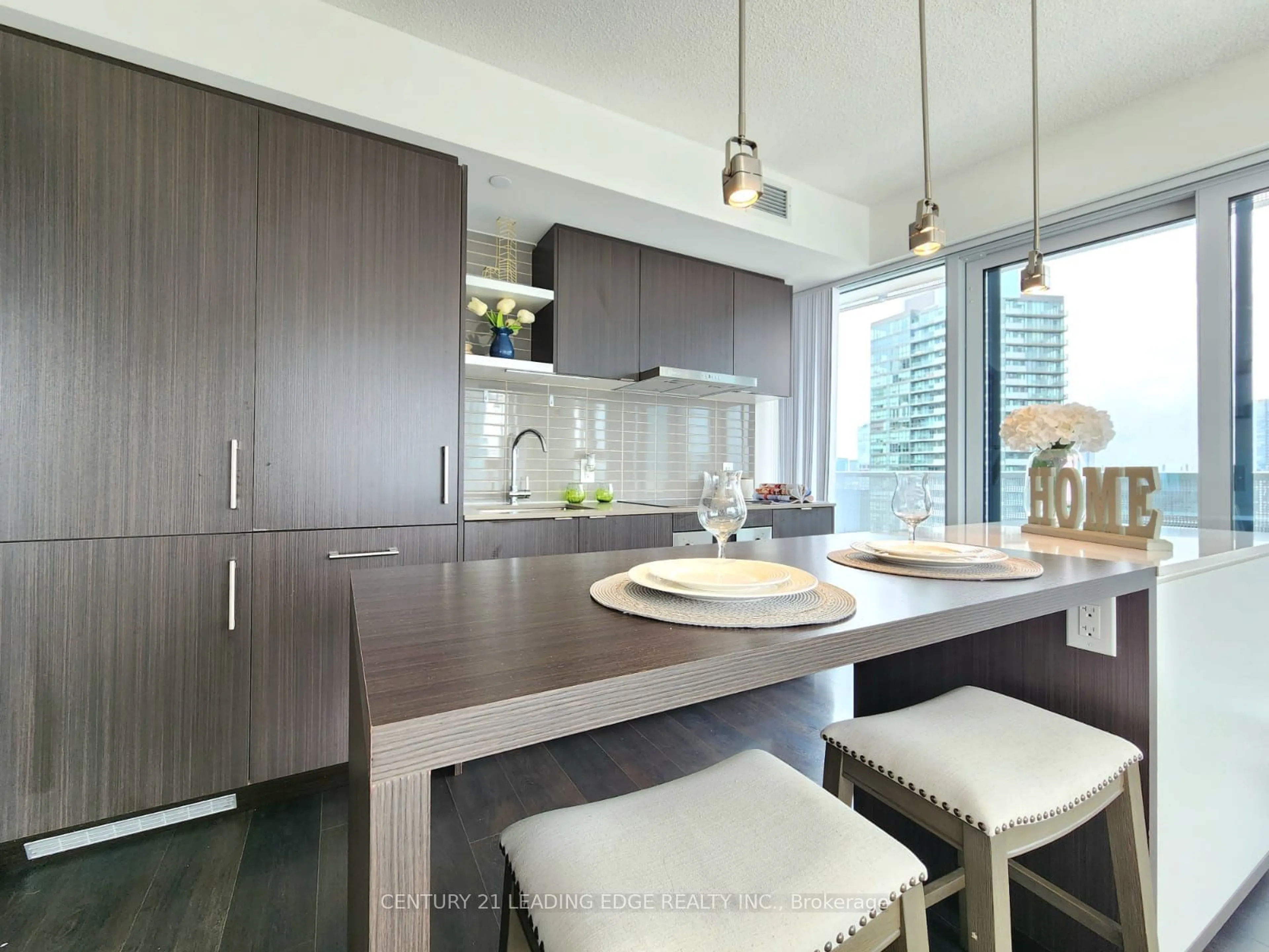 Contemporary kitchen, wood/laminate floor for 88 Harbour St #4504, Toronto Ontario M5J 1B7