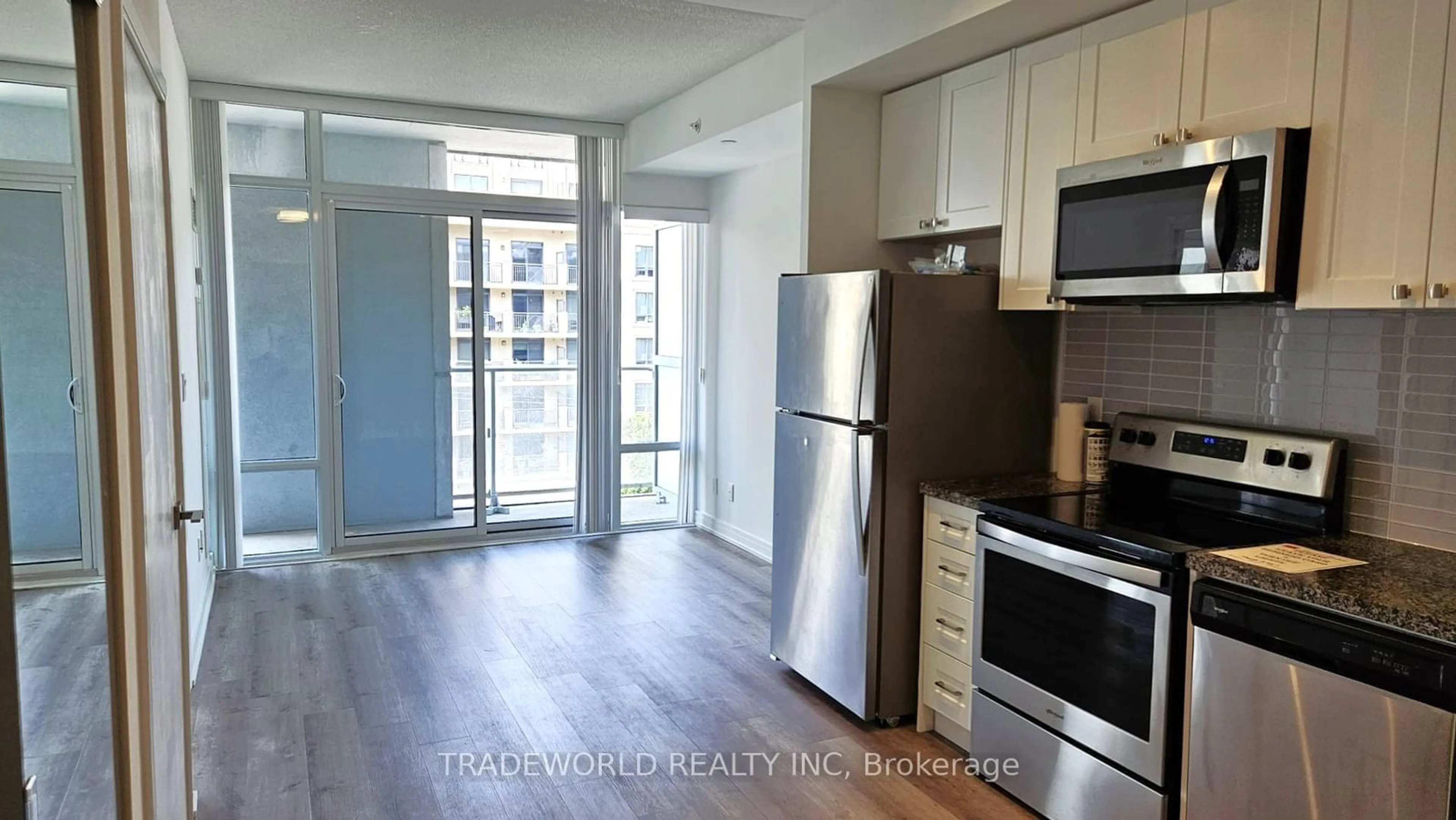 Standard kitchen, wood/laminate floor for 621 Sheppard Ave #620, Toronto Ontario M2K 1G4