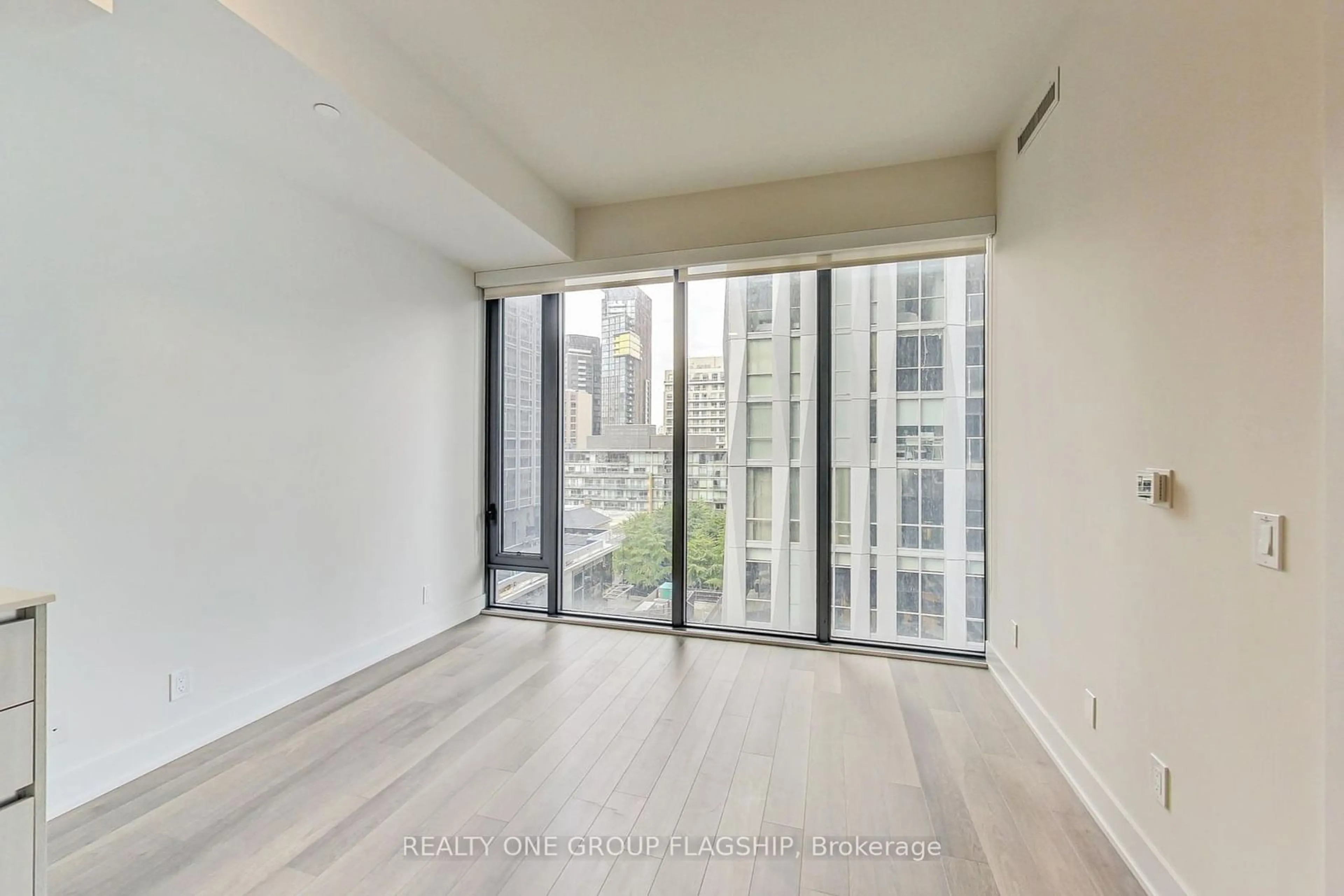 A pic of a room for 8 Cumberland St #701, Toronto Ontario M4W 0B6