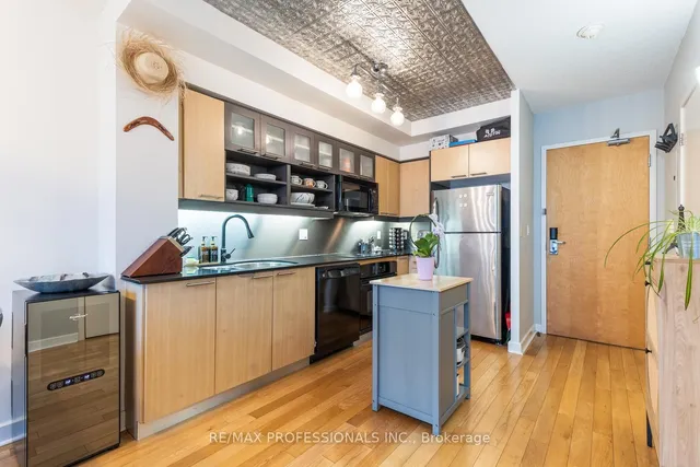Additional image 19 of 36 Blue Jays Way Unit 714