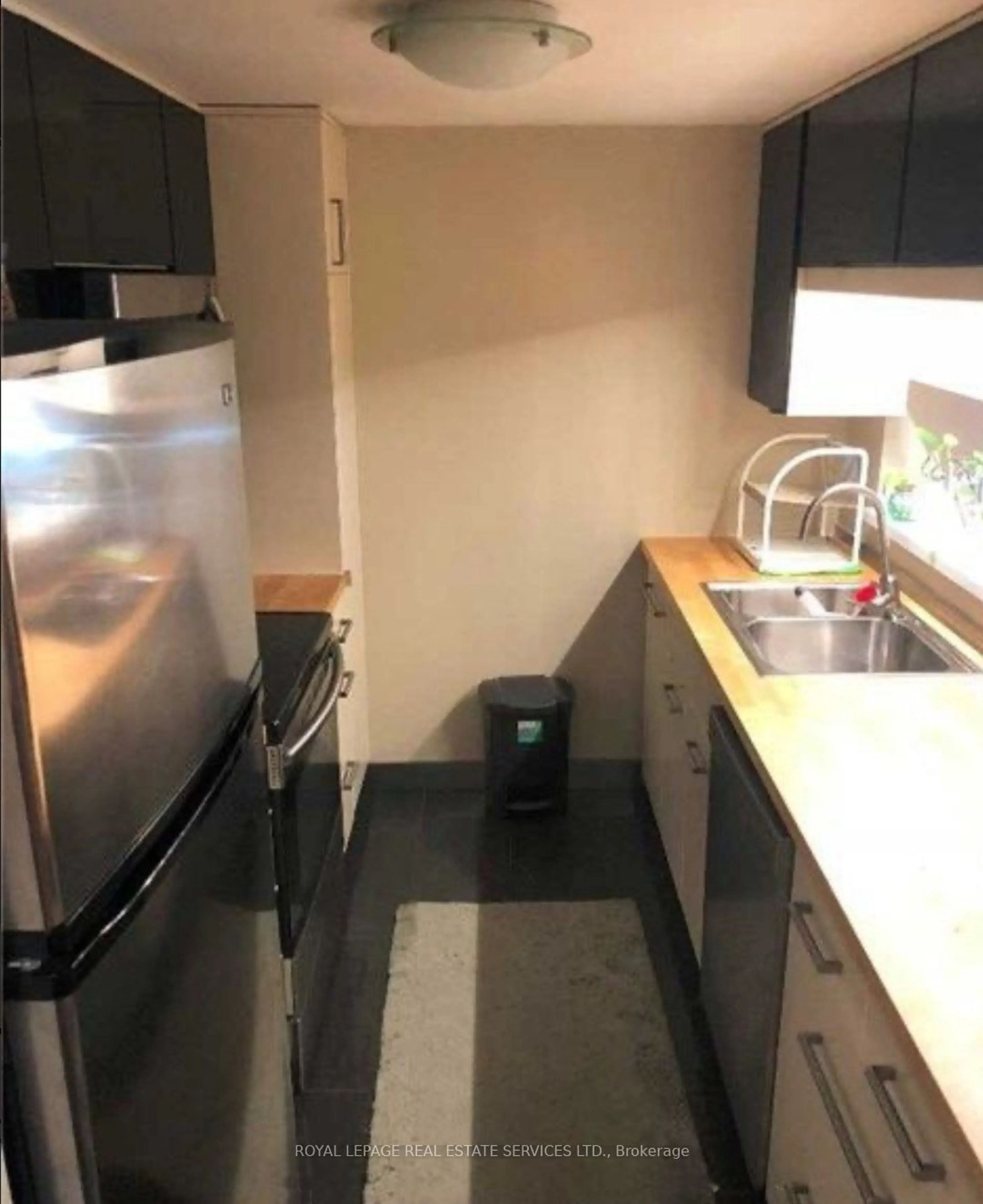 Standard kitchen, unknown for 717 Bay St #1002, Toronto Ontario M5G 2J9