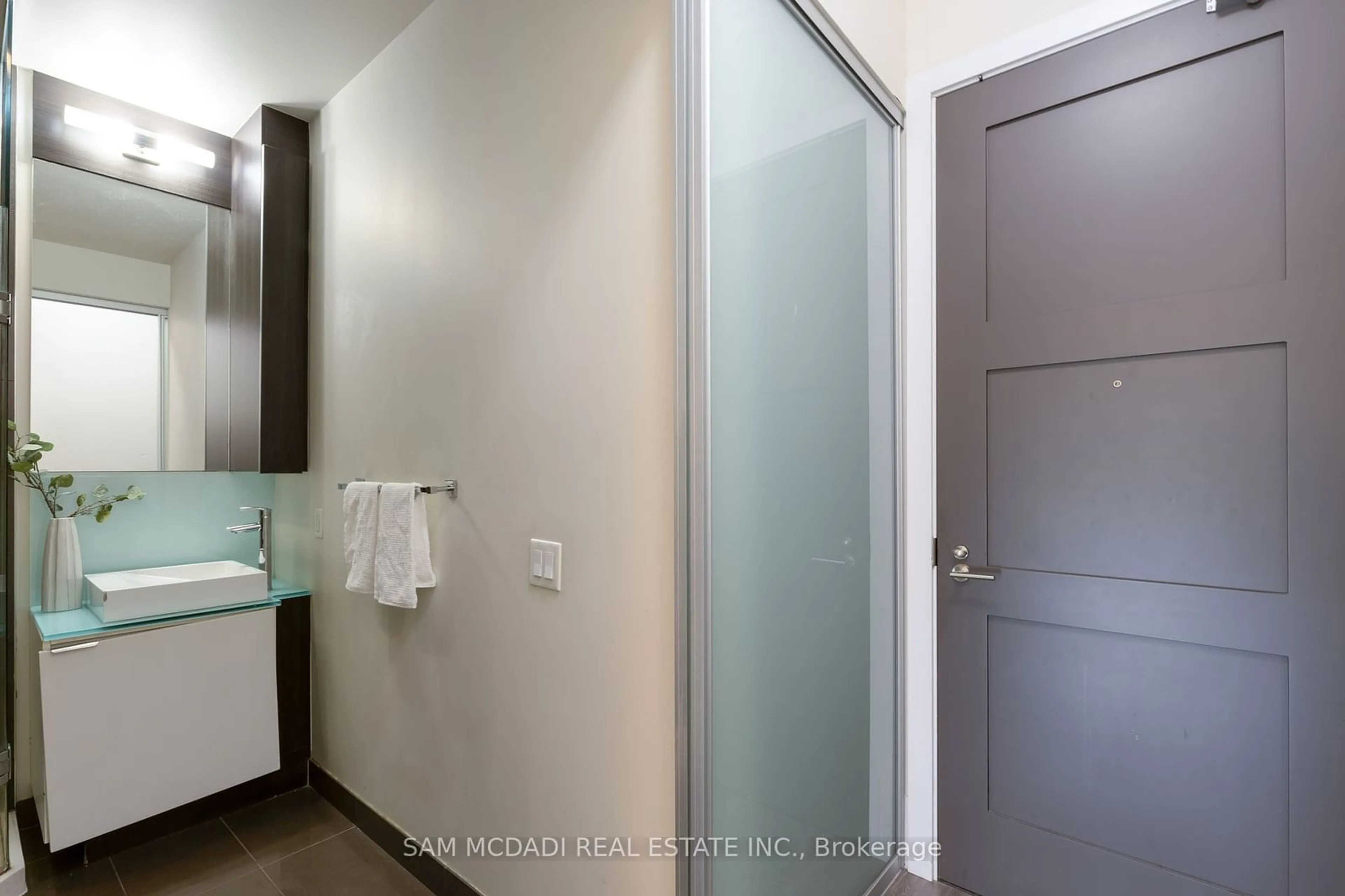 Standard bathroom, unknown for 20 John St #323, Toronto Ontario M5V 0G5