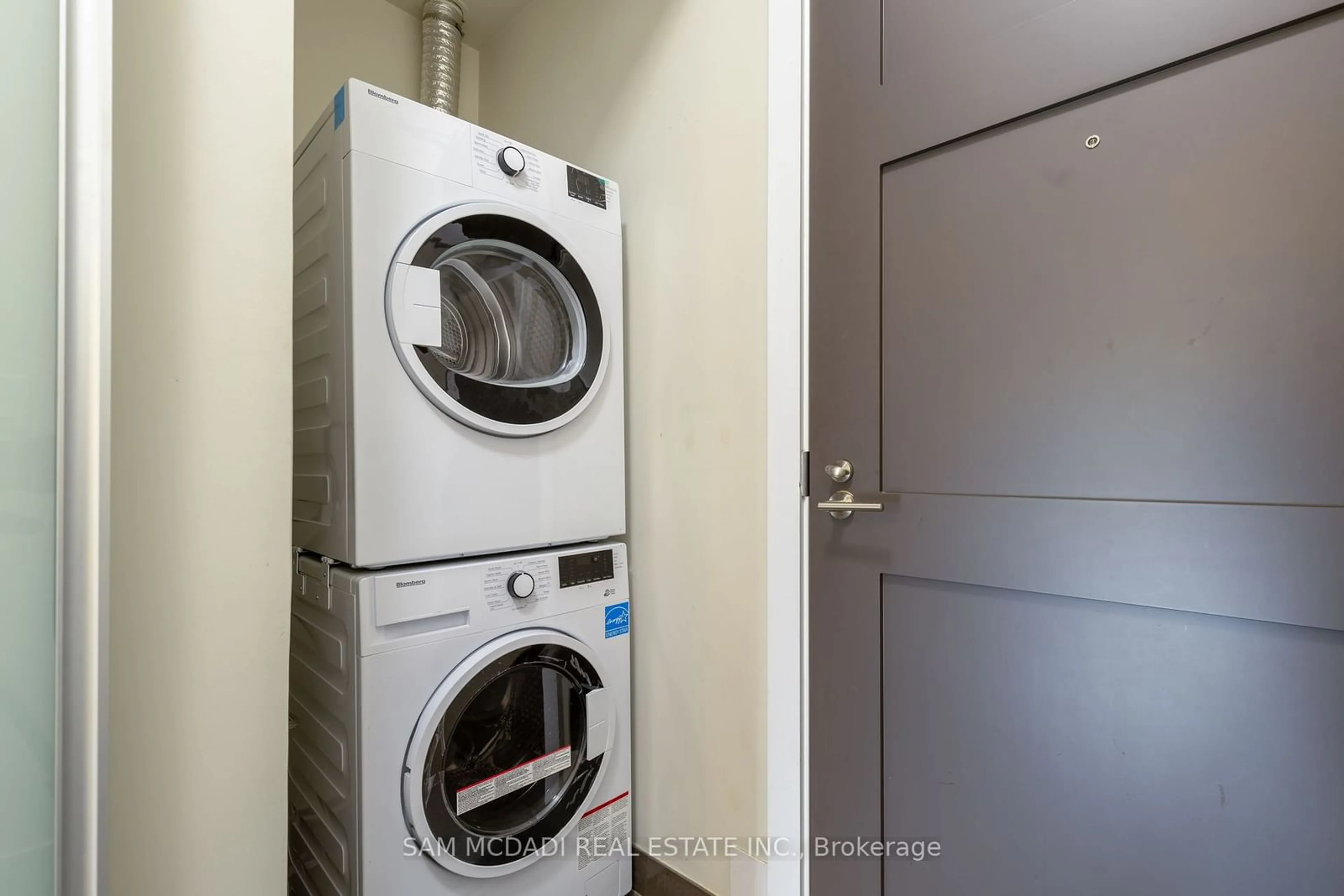 Laundry room for 20 John St #323, Toronto Ontario M5V 0G5