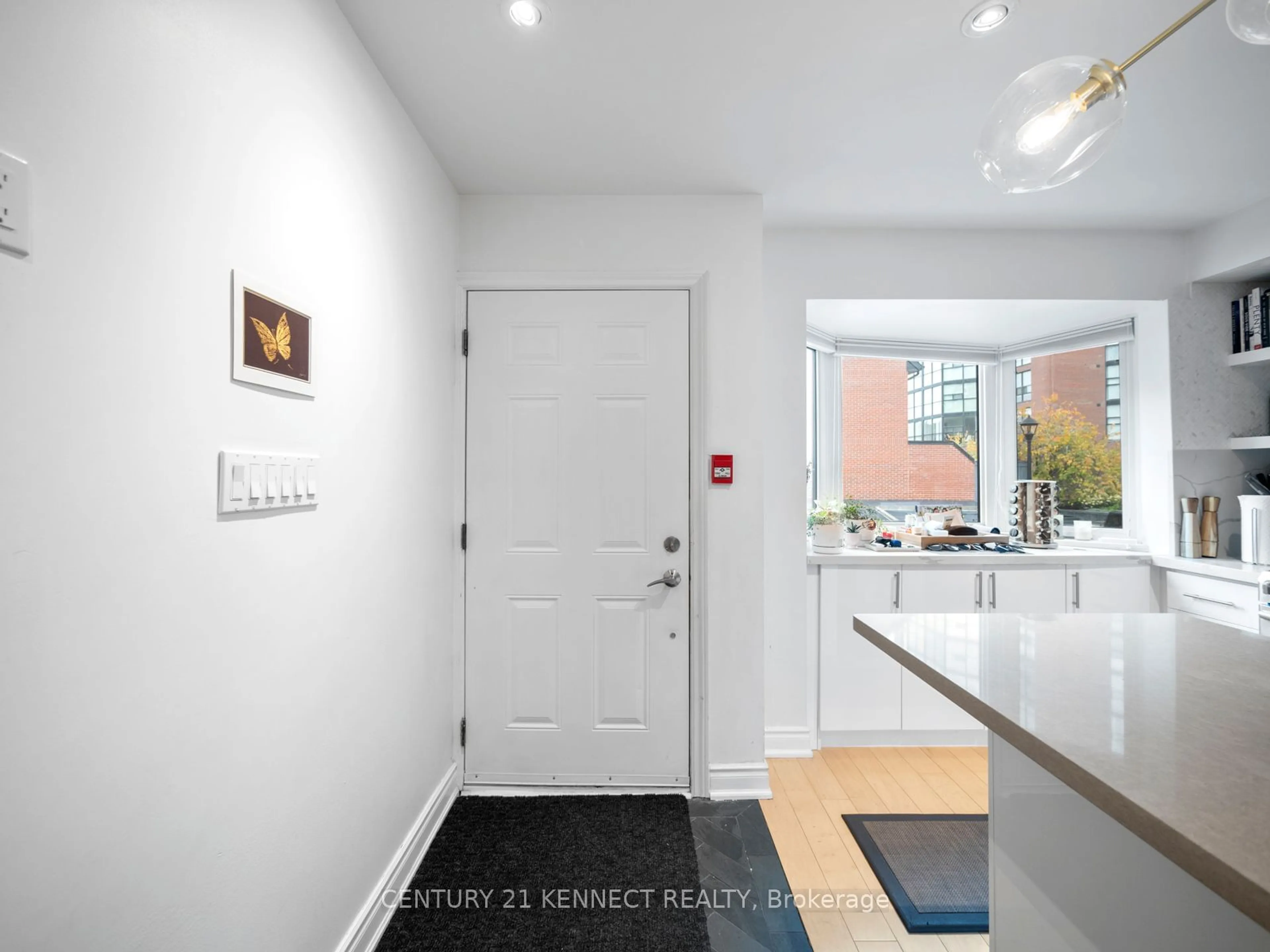 Indoor entryway for 570 Wellington St #13A, Toronto Ontario M5V 2X5