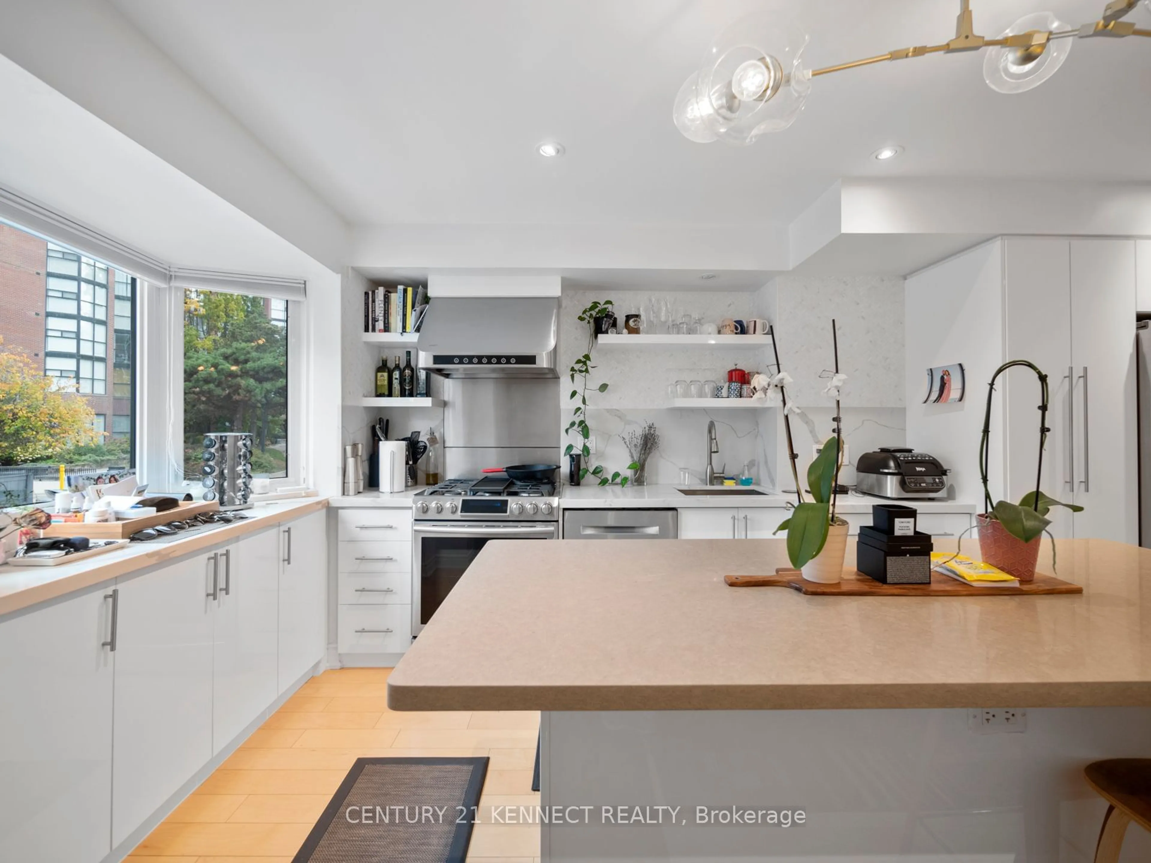 Contemporary kitchen, unknown for 570 Wellington St #13A, Toronto Ontario M5V 2X5