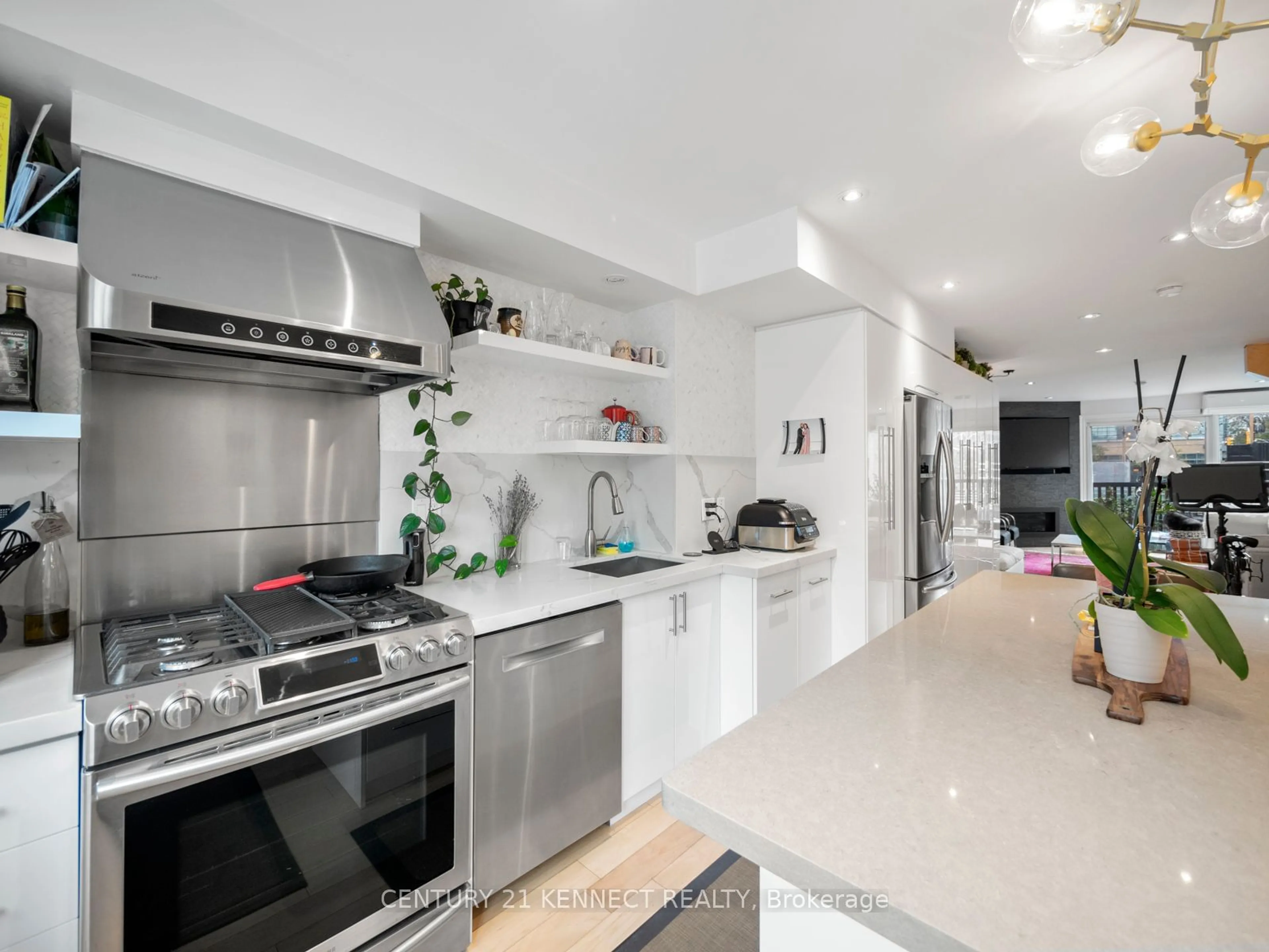 Contemporary kitchen, ceramic/tile floor for 570 Wellington St #13A, Toronto Ontario M5V 2X5