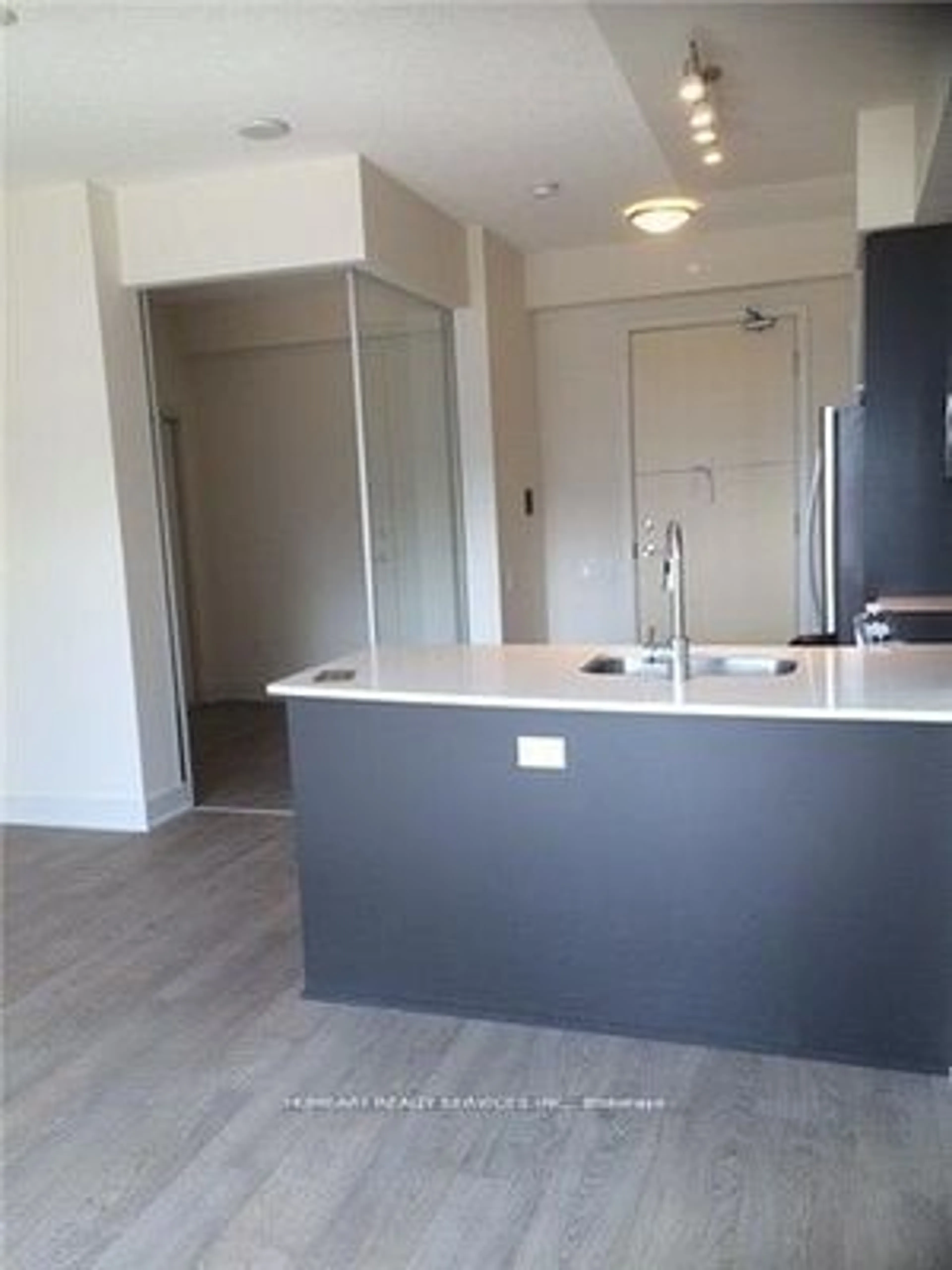 Standard kitchen, unknown for 30 Roehampton Ave #304, Toronto Ontario M4P 1R2