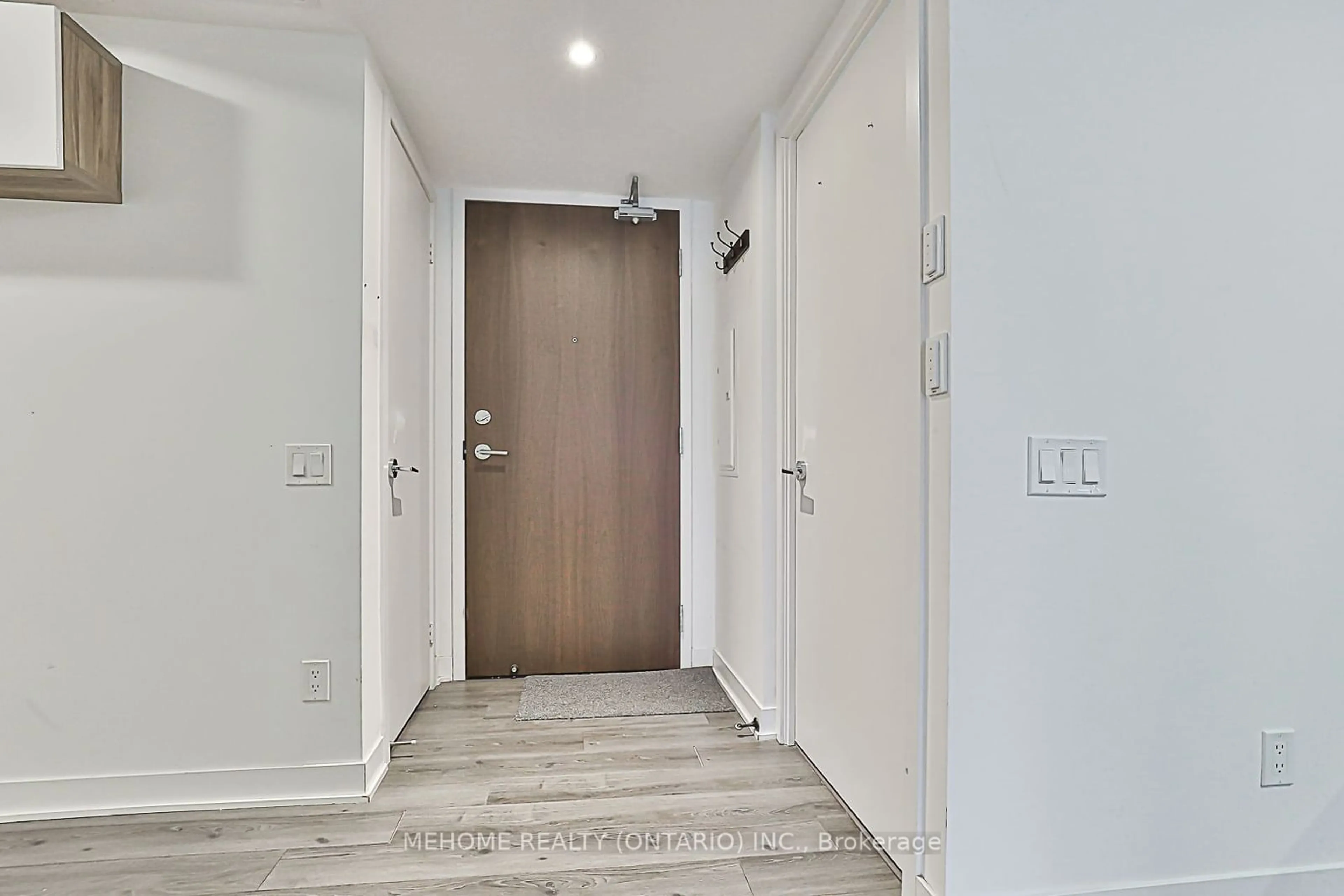 Indoor entryway for 80 Queens Wharf Rd #808, Toronto Ontario M5V 0J3