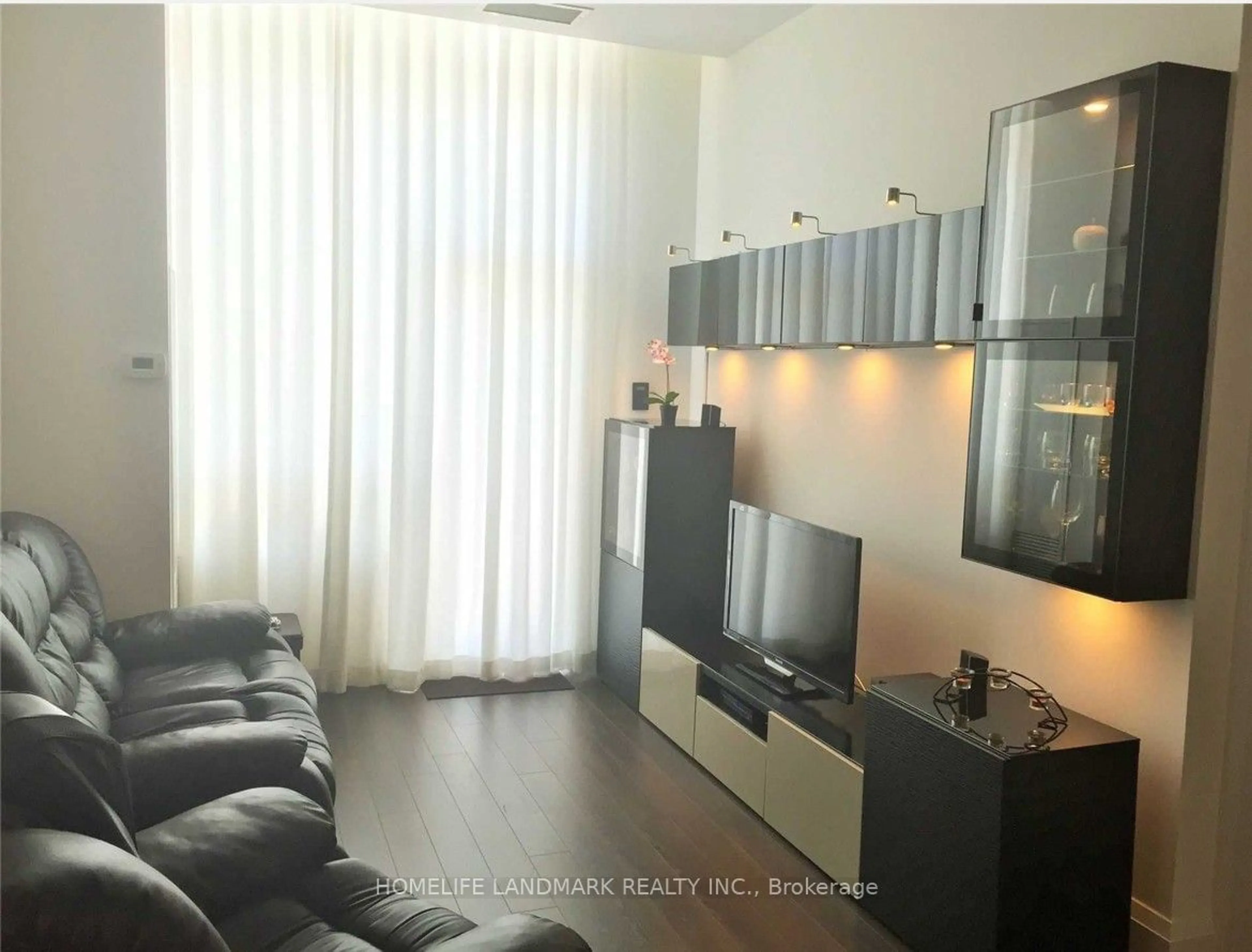 Living room with furniture, wood/laminate floor for 120 Harrison Garden Blvd #127, Toronto Ontario M2N 0H1