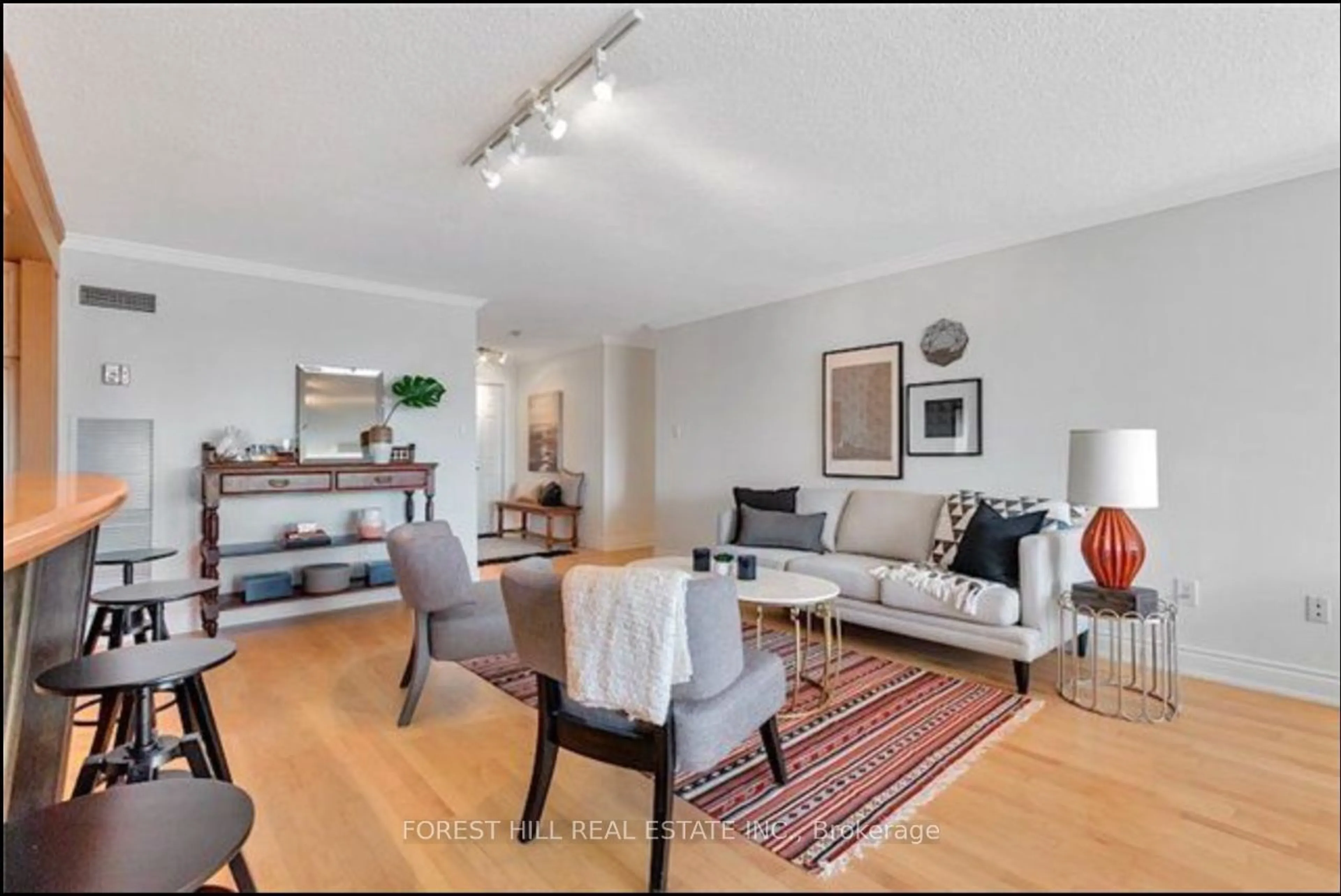 Living room with furniture, unknown for 130 Carlton St #1505, Toronto Ontario M5A 4K3