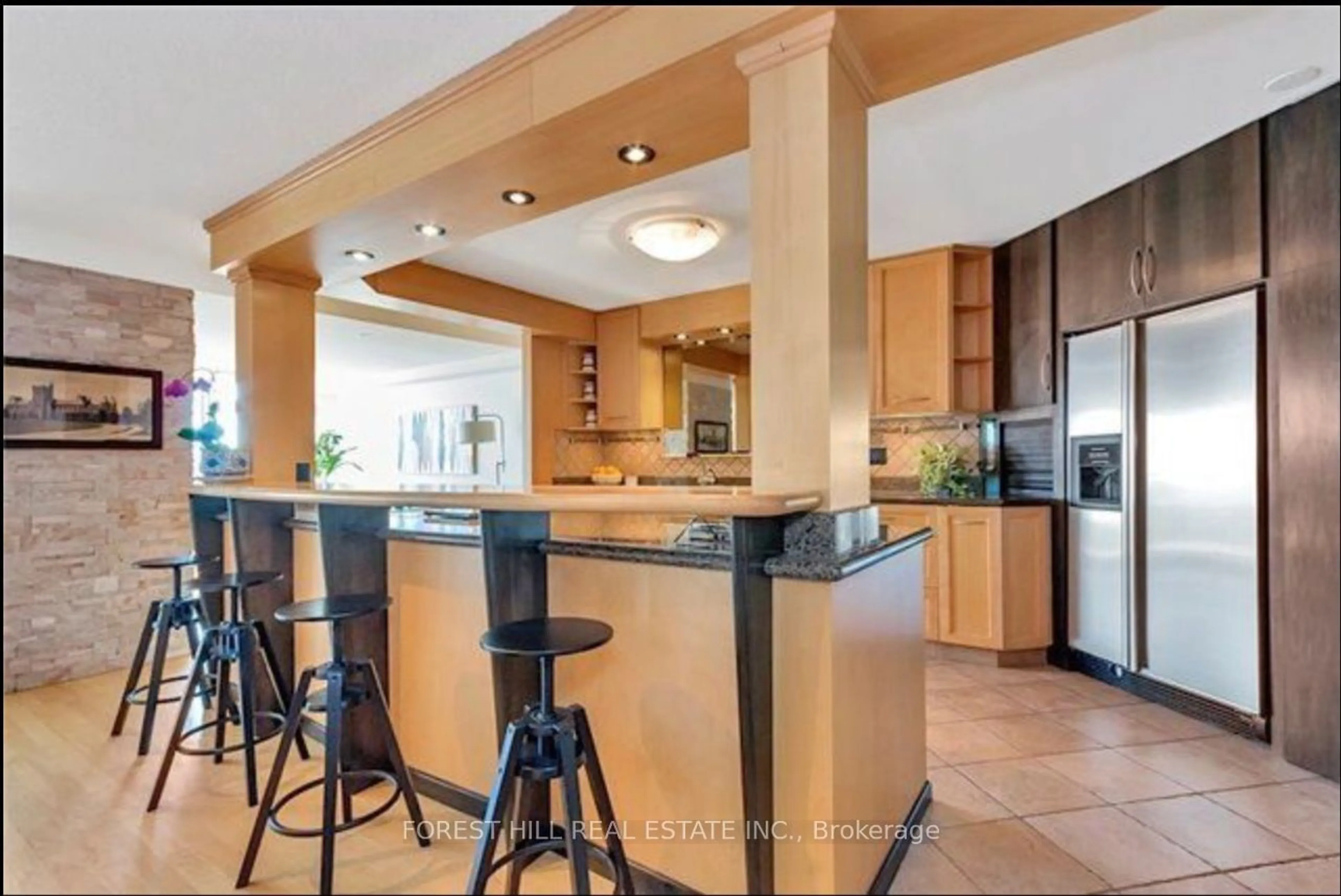 Open concept kitchen, ceramic/tile floor for 130 Carlton St #1505, Toronto Ontario M5A 4K3