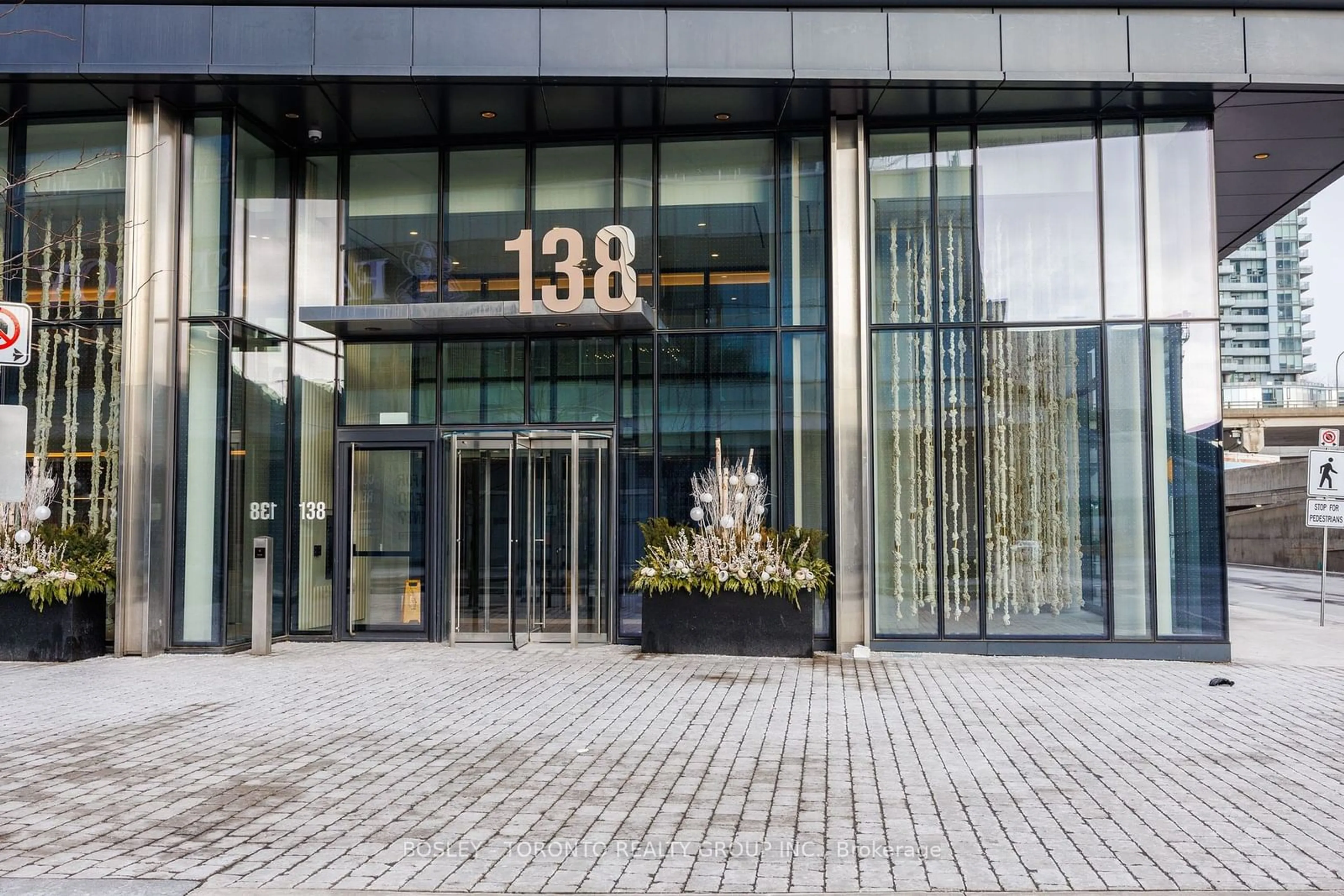 Indoor foyer for 138 Downes St #1706, Toronto Ontario M5E 0E4