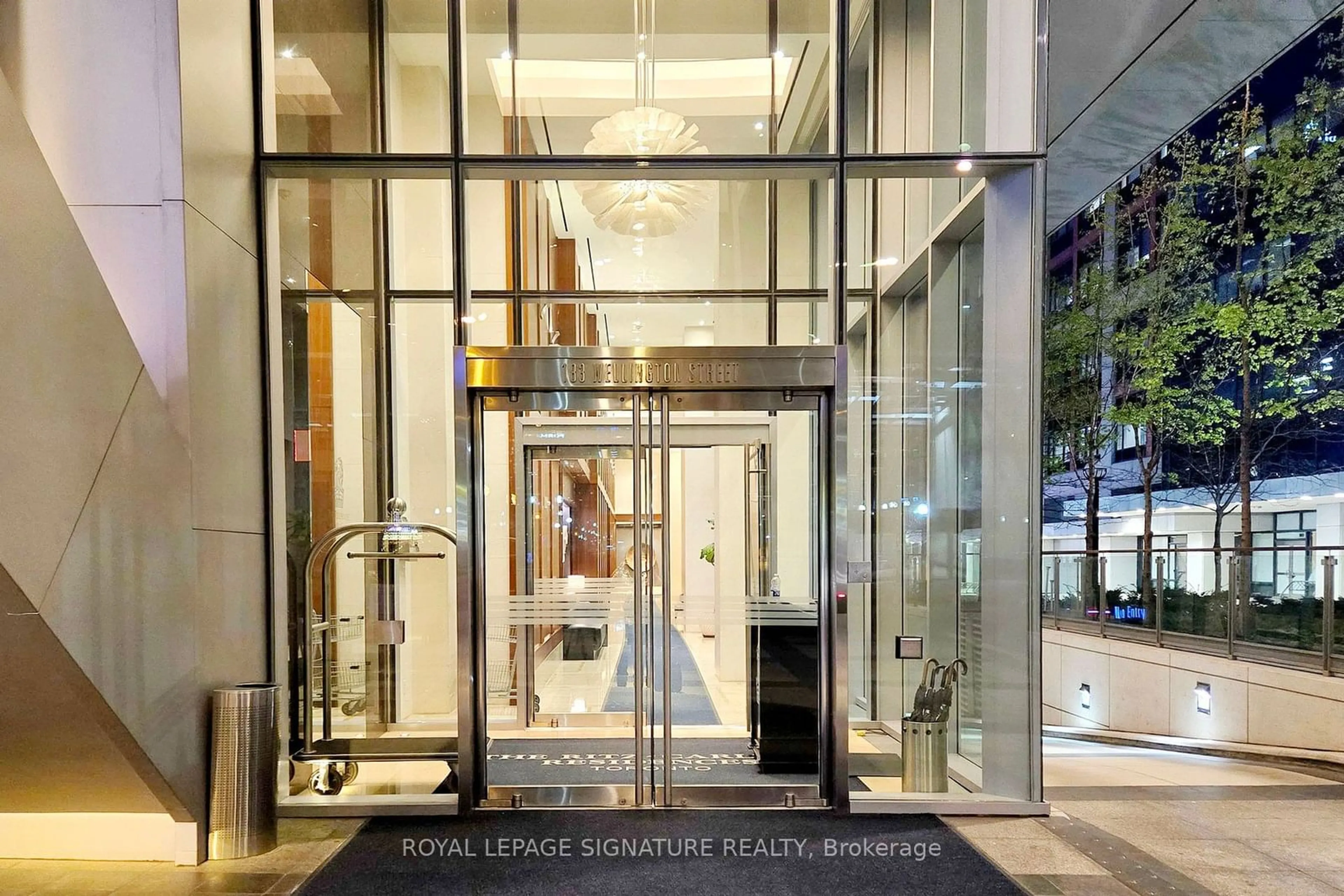 Indoor foyer for 183 Wellington St #3505, Toronto Ontario M5V 0A1