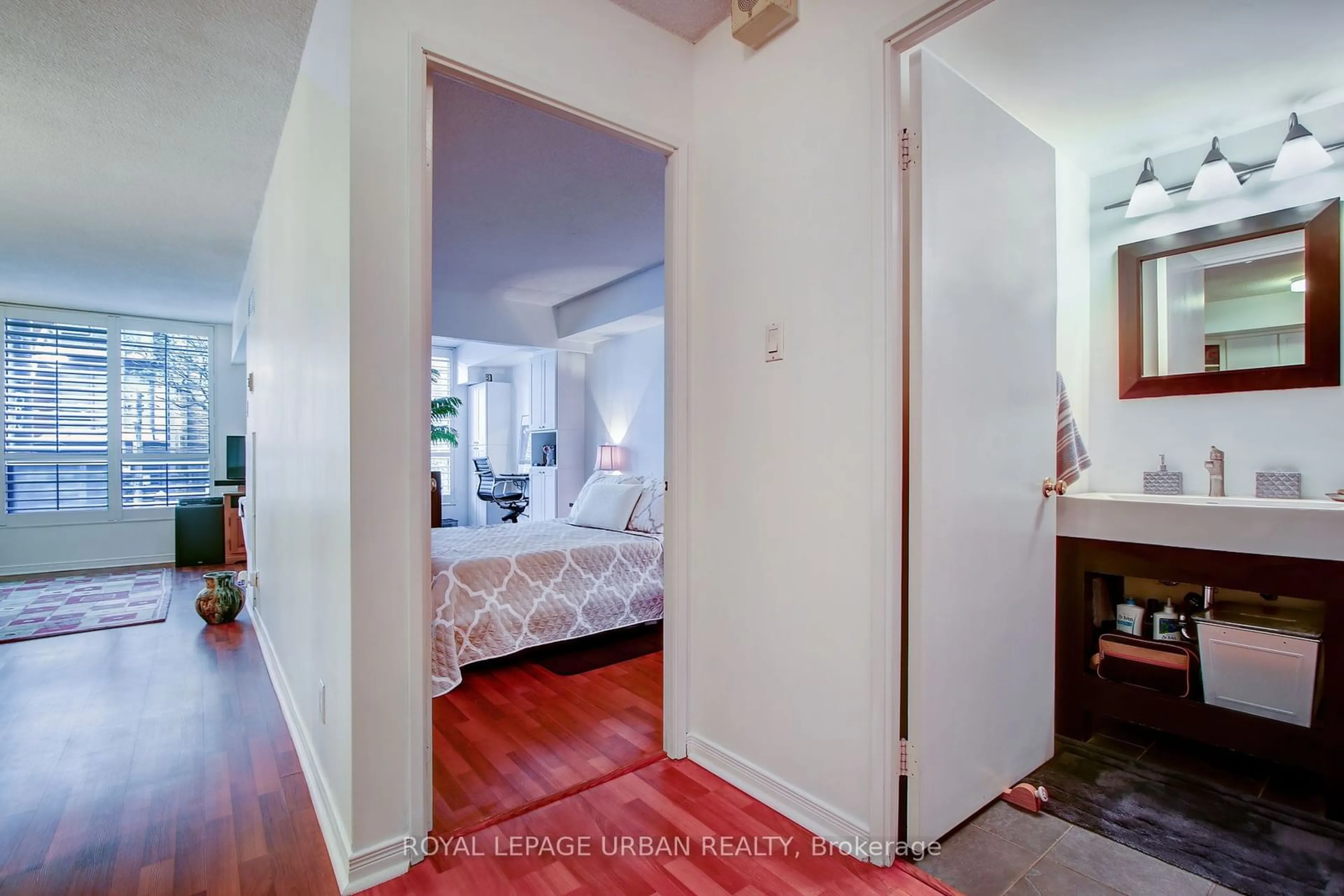 Indoor entryway for 92 King St #210, Toronto Ontario M5C 2V8