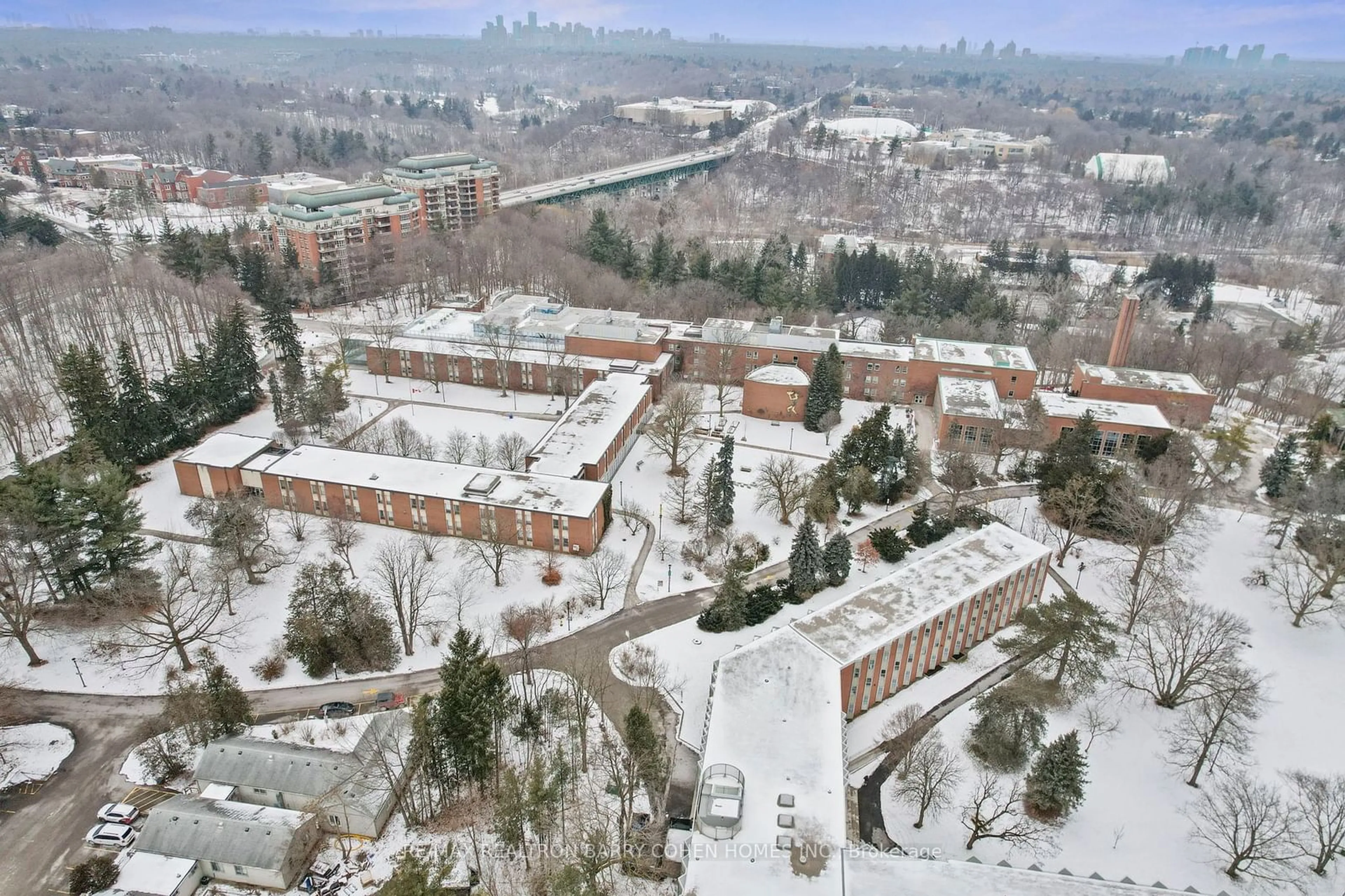 A pic from outside/outdoor area/front of a property/back of a property/a pic from drone, unknown for 7 Valleyanna Dr, Toronto Ontario M4N 1J7